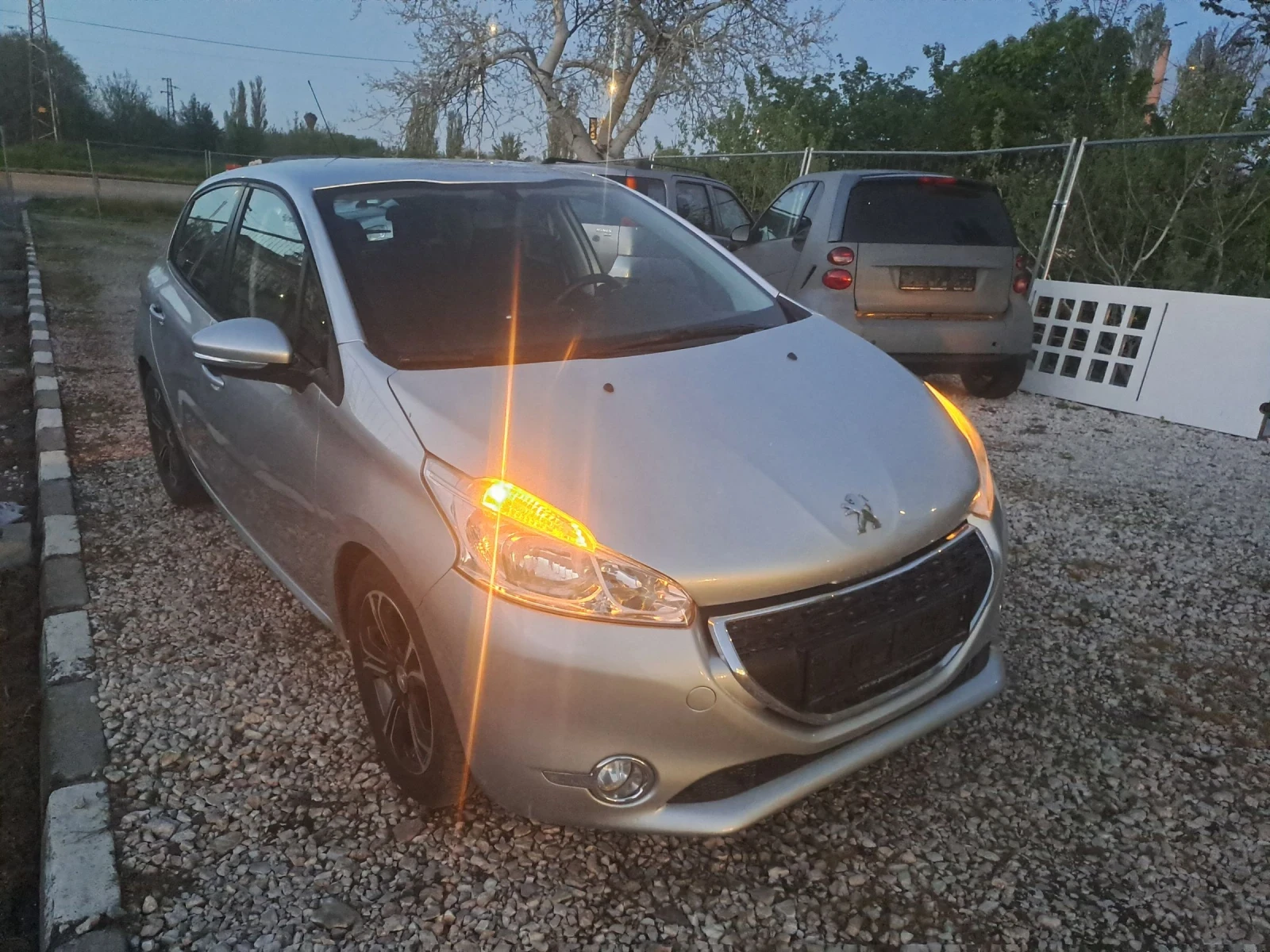 Peugeot 208 1.6HDI ESKLUZIVE 92PS, снимка 11 - Автомобили и джипове - 54087035