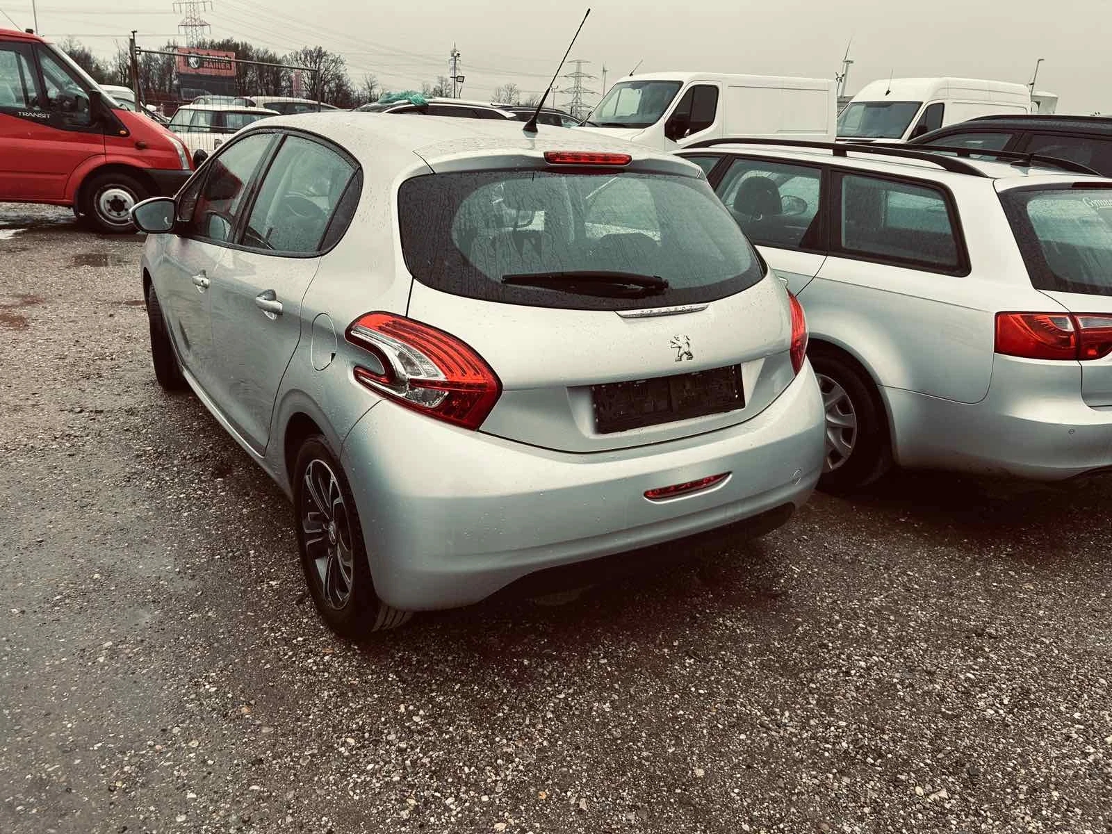Peugeot 208 1.6HDI ESKLUZIVE 92PS, снимка 3 - Автомобили и джипове - 54087035