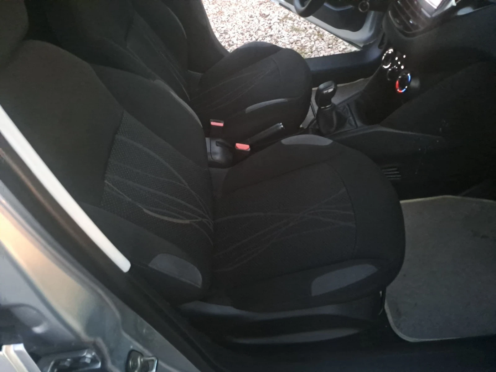 Peugeot 208 1.6HDI ESKLUZIVE 92PS, снимка 7 - Автомобили и джипове - 54087035