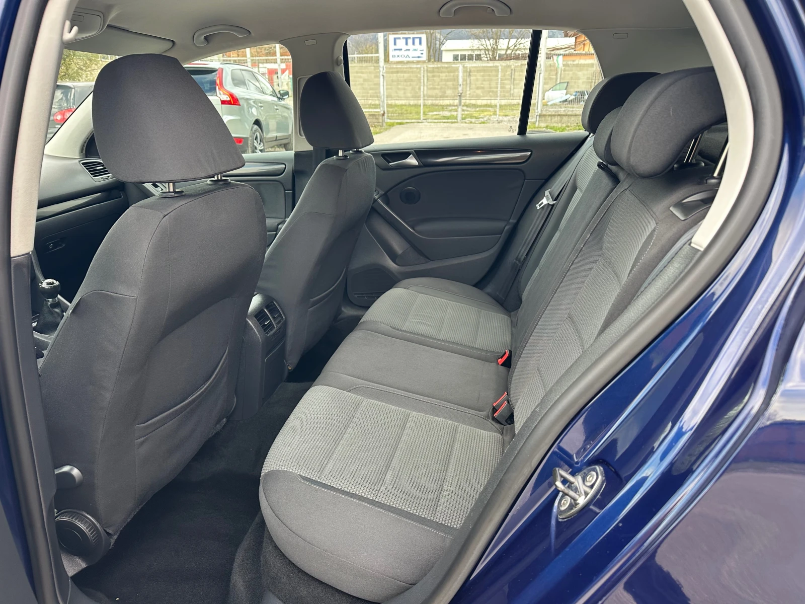 VW Golf 2.0TDI Comfort Line Италия, снимка 14 - Автомобили и джипове - 54151345