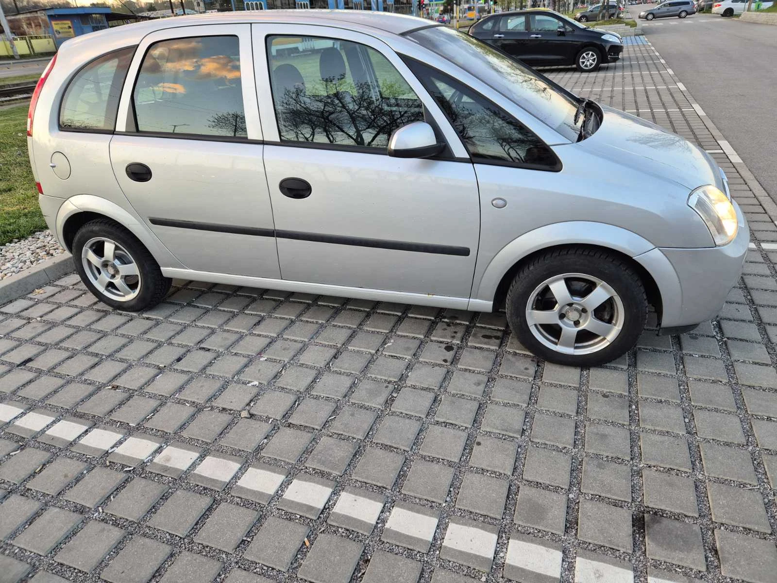 Opel Meriva, снимка 4 - Автомобили и джипове - 54243837