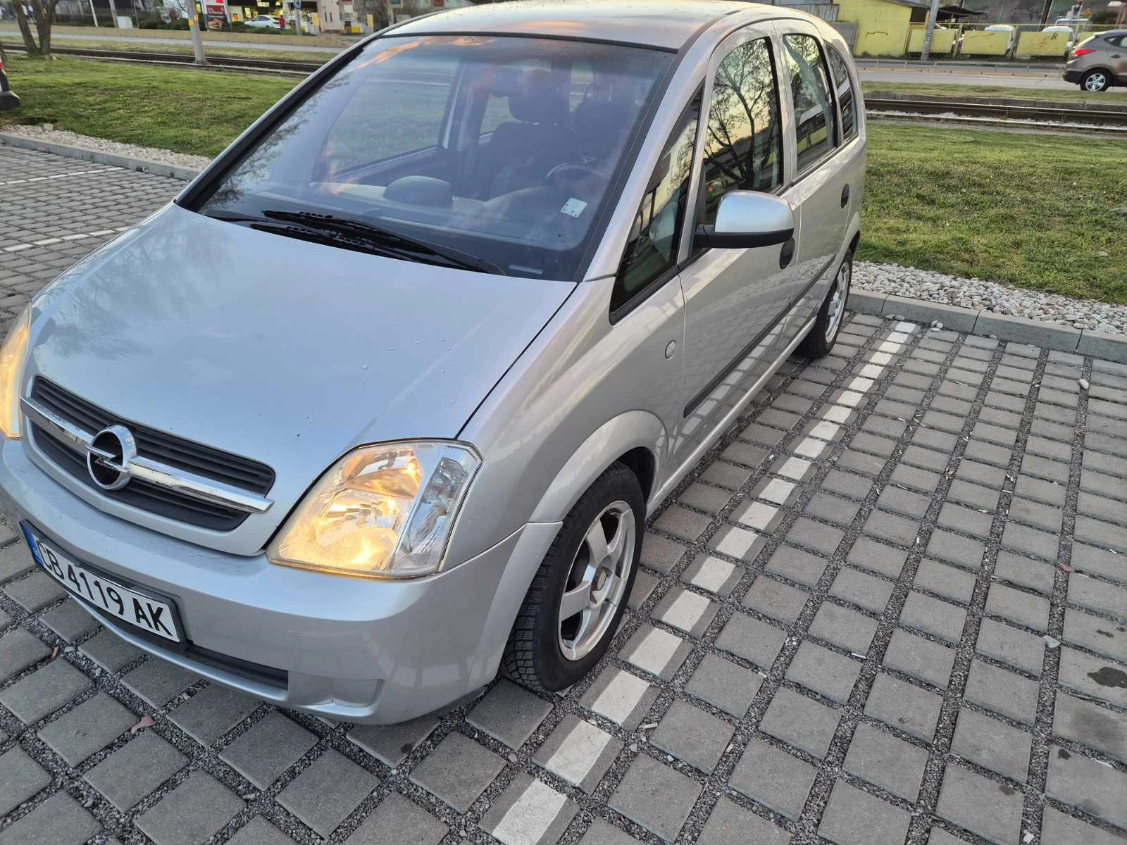 Opel Meriva, снимка 2 - Автомобили и джипове - 54243837