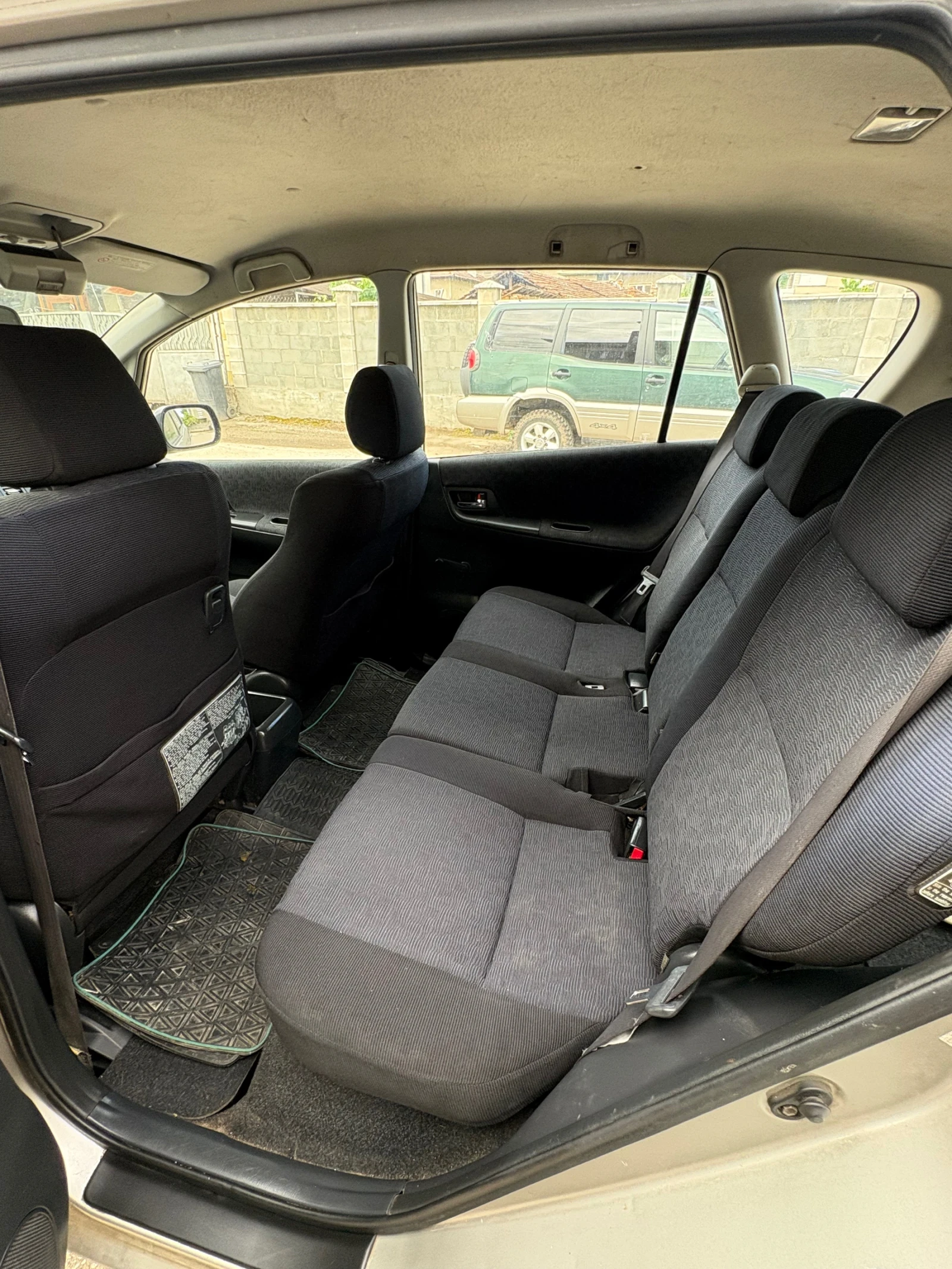 Toyota Corolla verso 2.0 , снимка 8 - Автомобили и джипове - 54588546