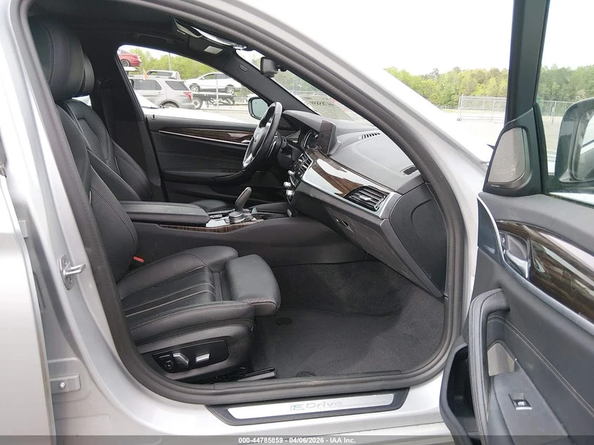BMW 530E 2.0l xDrive Iperformance, снимка 5 - Автомобили и джипове - 54619333