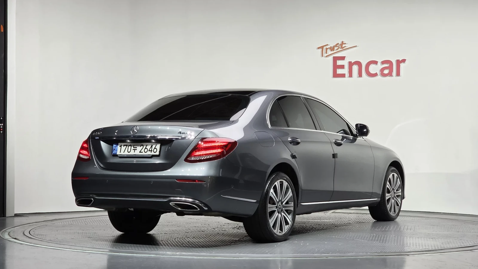 Mercedes-Benz E 450 3.0 4MATIC, Distronic, HeadUP, Обдух, 360-cam, снимка 2 - Автомобили и джипове - 54777173