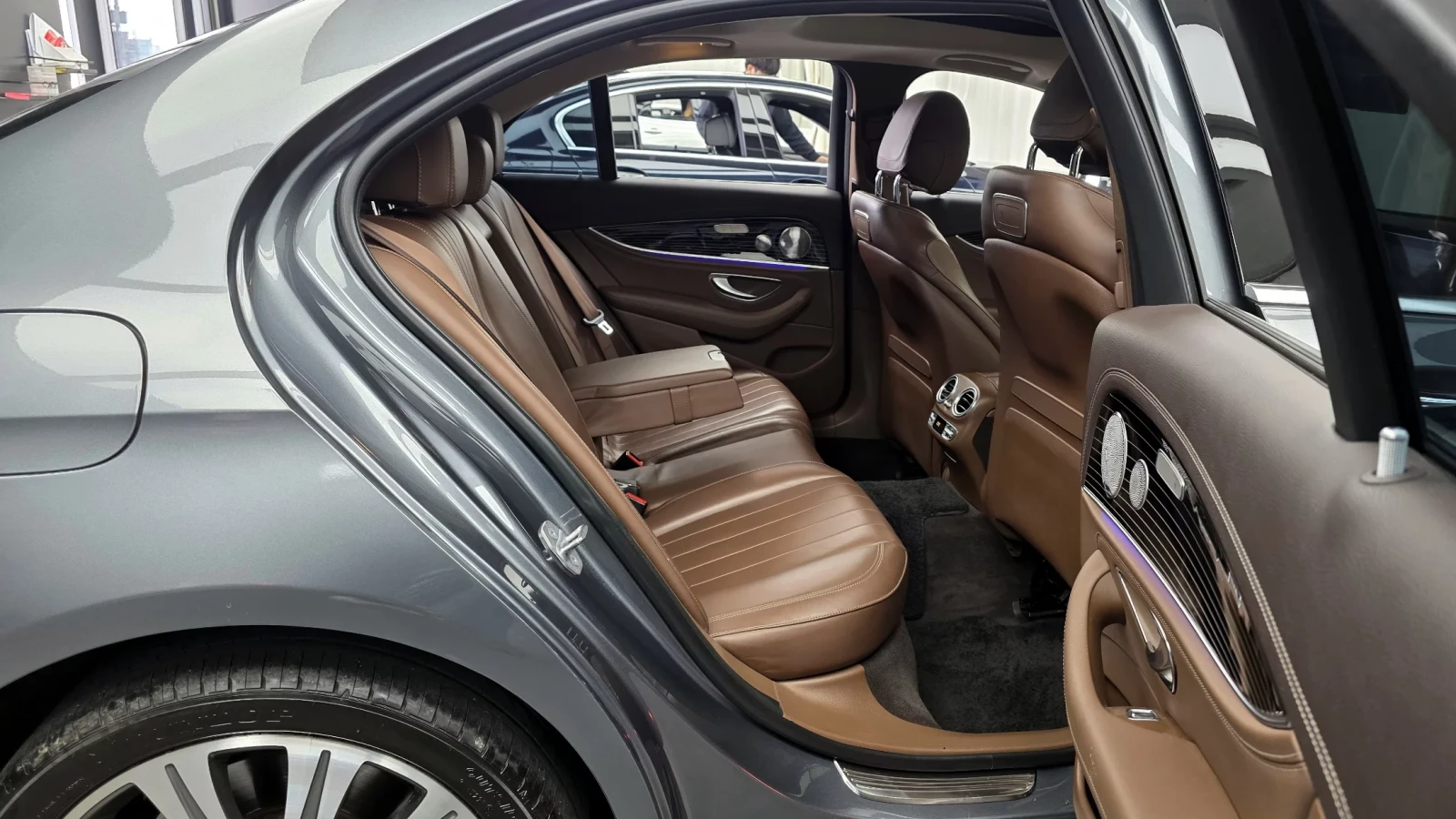 Mercedes-Benz E 450 3.0 4MATIC, Distronic, HeadUP, Обдух, 360-cam, снимка 8 - Автомобили и джипове - 54777173