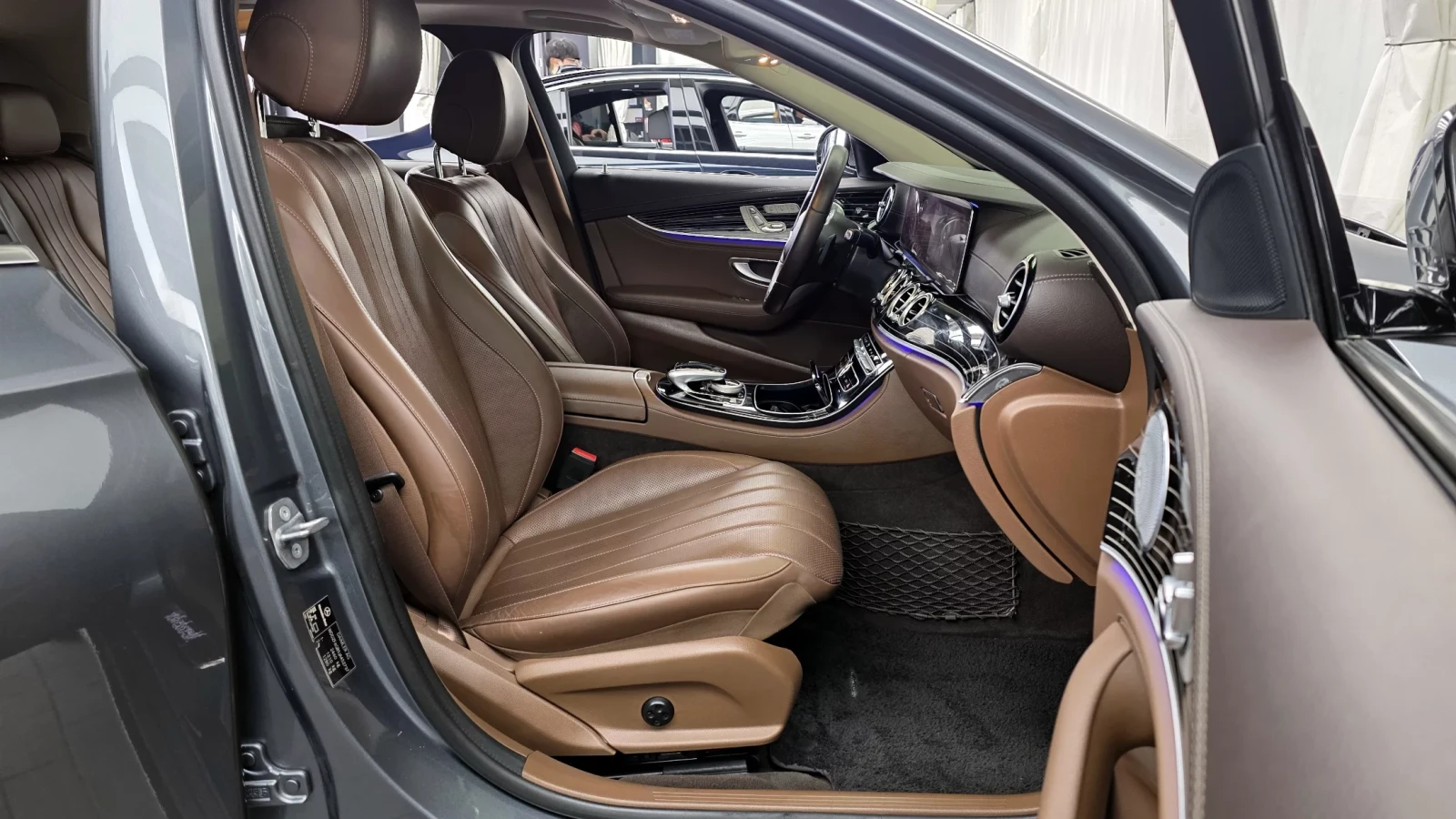Mercedes-Benz E 450 3.0 4MATIC, Distronic, HeadUP, Обдух, 360-cam, снимка 7 - Автомобили и джипове - 54777173