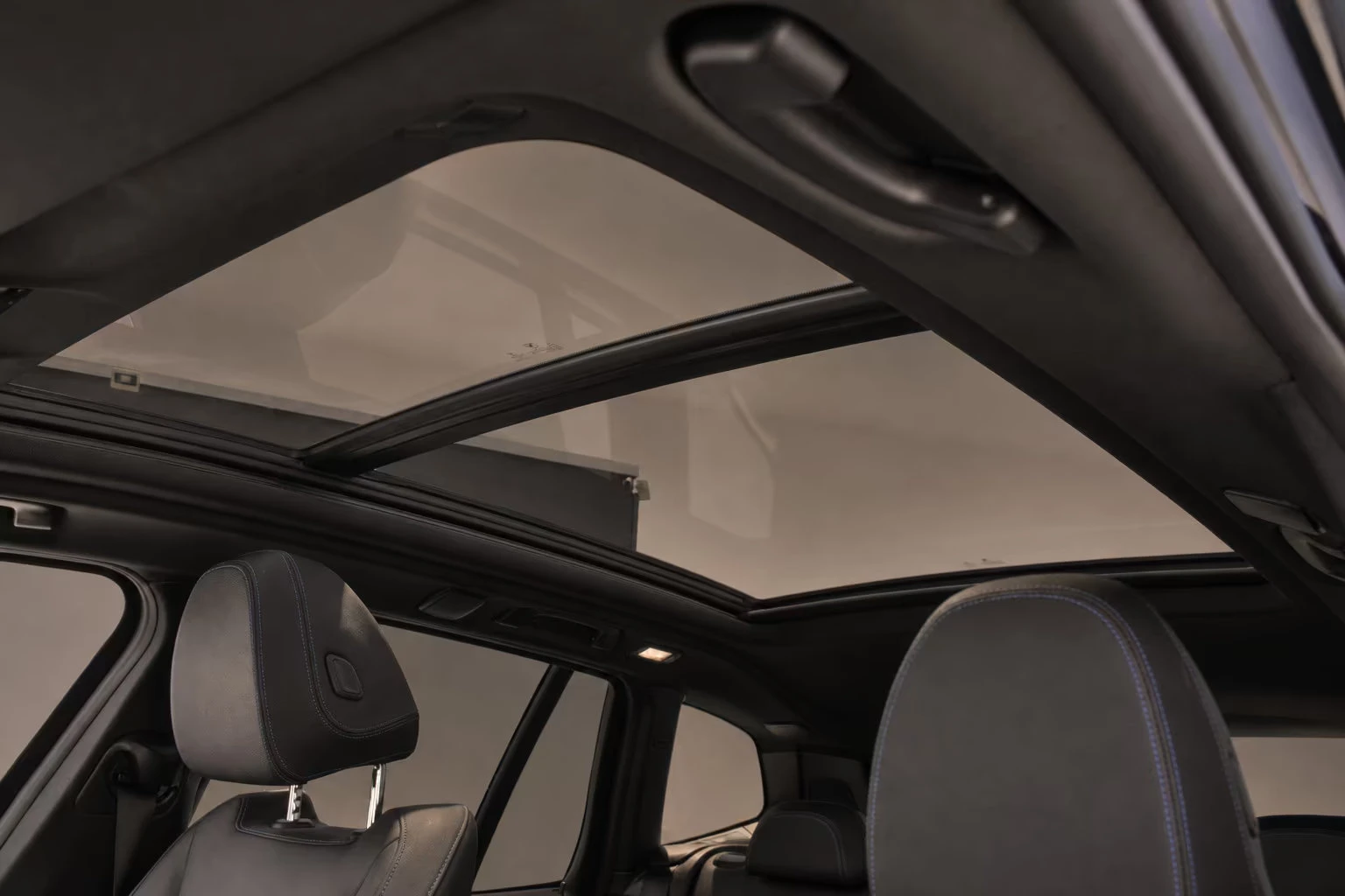 BMW iX3 M SPORT/286HP/PANO/LASER/ACC/HUD/360/530z, снимка 13 - Автомобили и джипове - 55142433