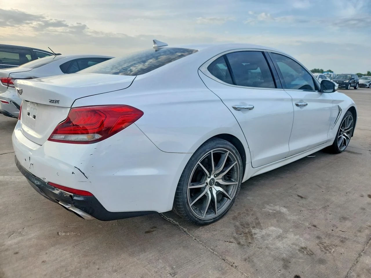Genesis G70 2.0T ADVANCED | БЯЛ САЛОН | BSM | KEYLESS | PANO, снимка 6 - Автомобили и джипове - 55213547