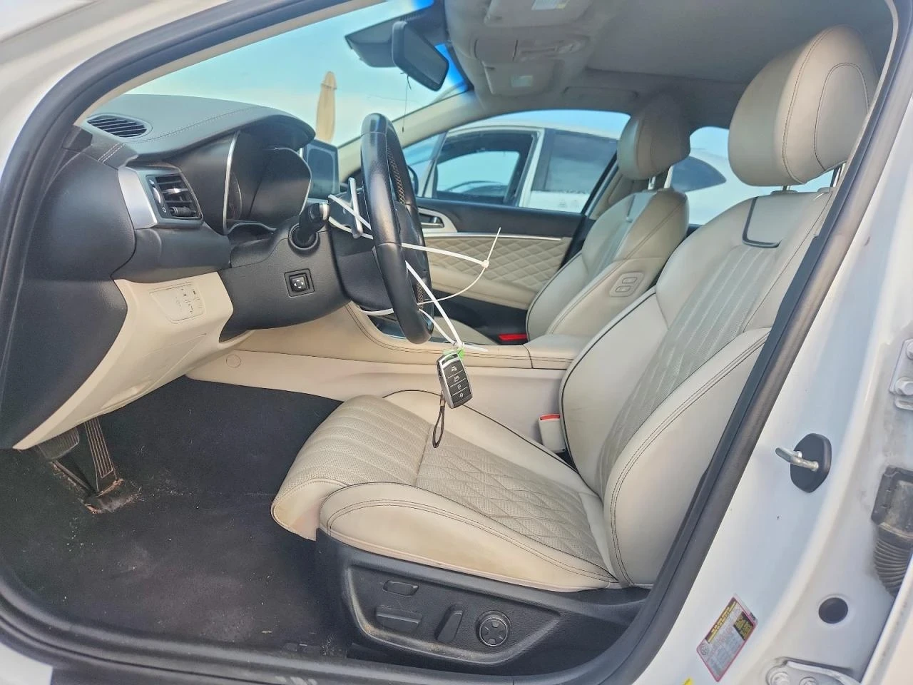 Genesis G70 2.0T ADVANCED | БЯЛ САЛОН | BSM | KEYLESS | PANO, снимка 7 - Автомобили и джипове - 55213547