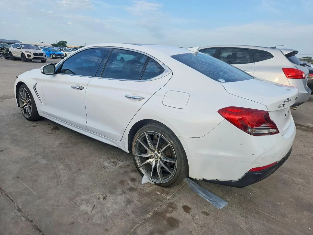 Genesis G70 2.0T ADVANCED | БЯЛ САЛОН | BSM | KEYLESS | PANO, снимка 5 - Автомобили и джипове - 55213547