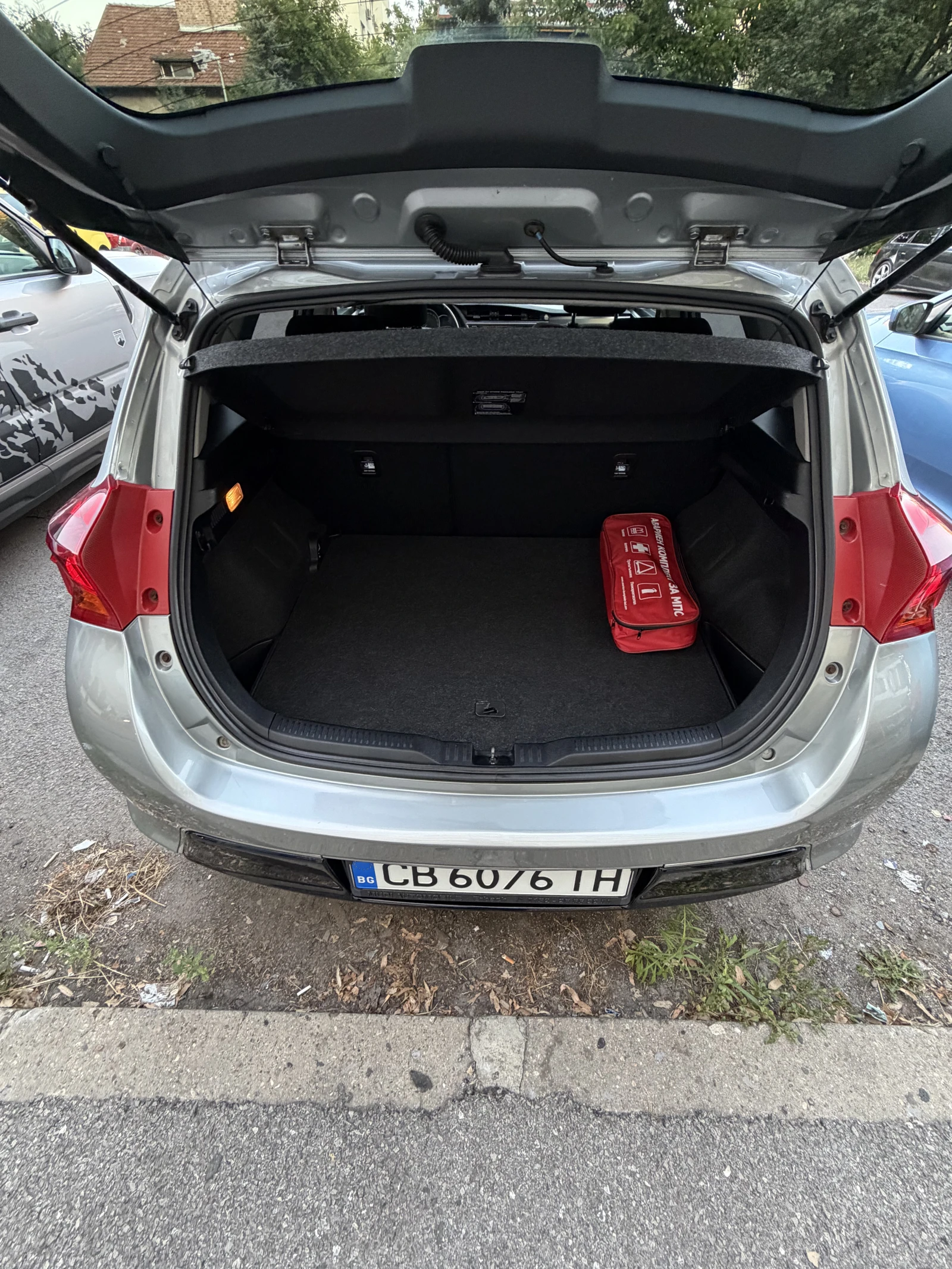 Toyota Auris, снимка 7 - Автомобили и джипове - 55562723