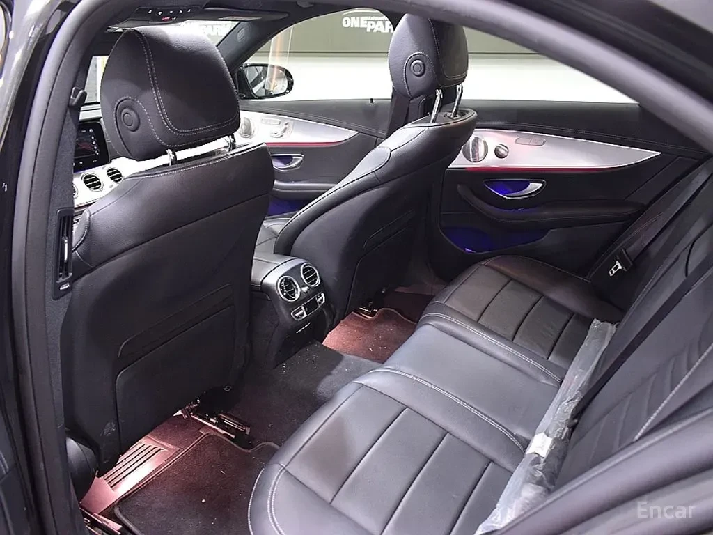 Mercedes-Benz E 350 4MATIC* ОБДУХВАНЕ* ХЕДЪП* 360КАМЕРА* LANE* ASSIST*, снимка 14 - Автомобили и джипове - 55695635