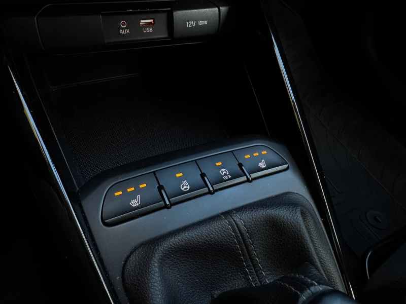 Kia Stonic 1.4i, снимка 12 - Автомобили и джипове - 50539747