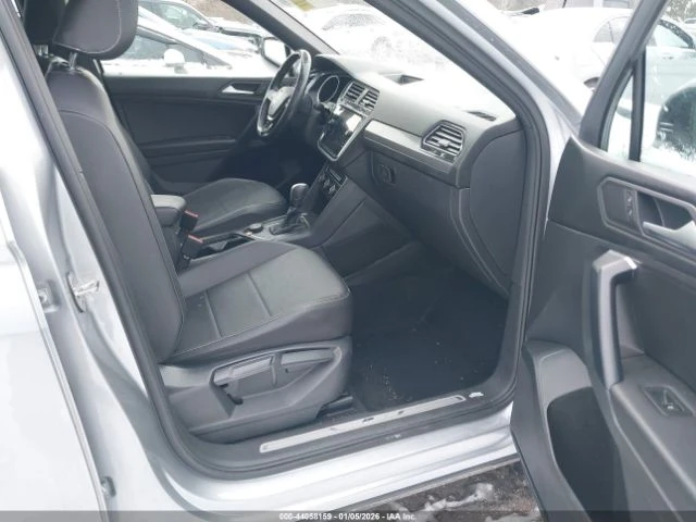 VW Tiguan * RLINE* ПАНО* KEYLESS* КОЖА* ПOДГРЕВ* , снимка 10 - Автомобили и джипове - 53814258