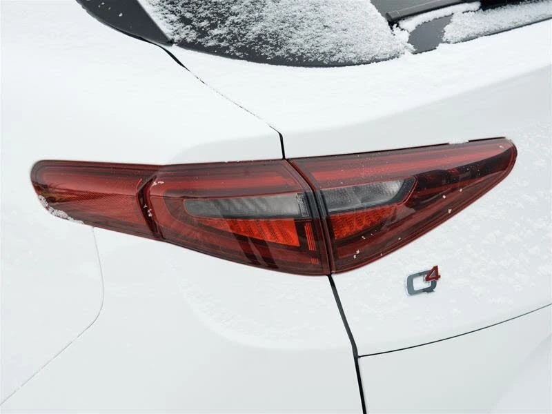 Alfa Romeo Stelvio * АвтоКредит * (ЦЕНА ДО БГ), снимка 14 - Автомобили и джипове - 53964316