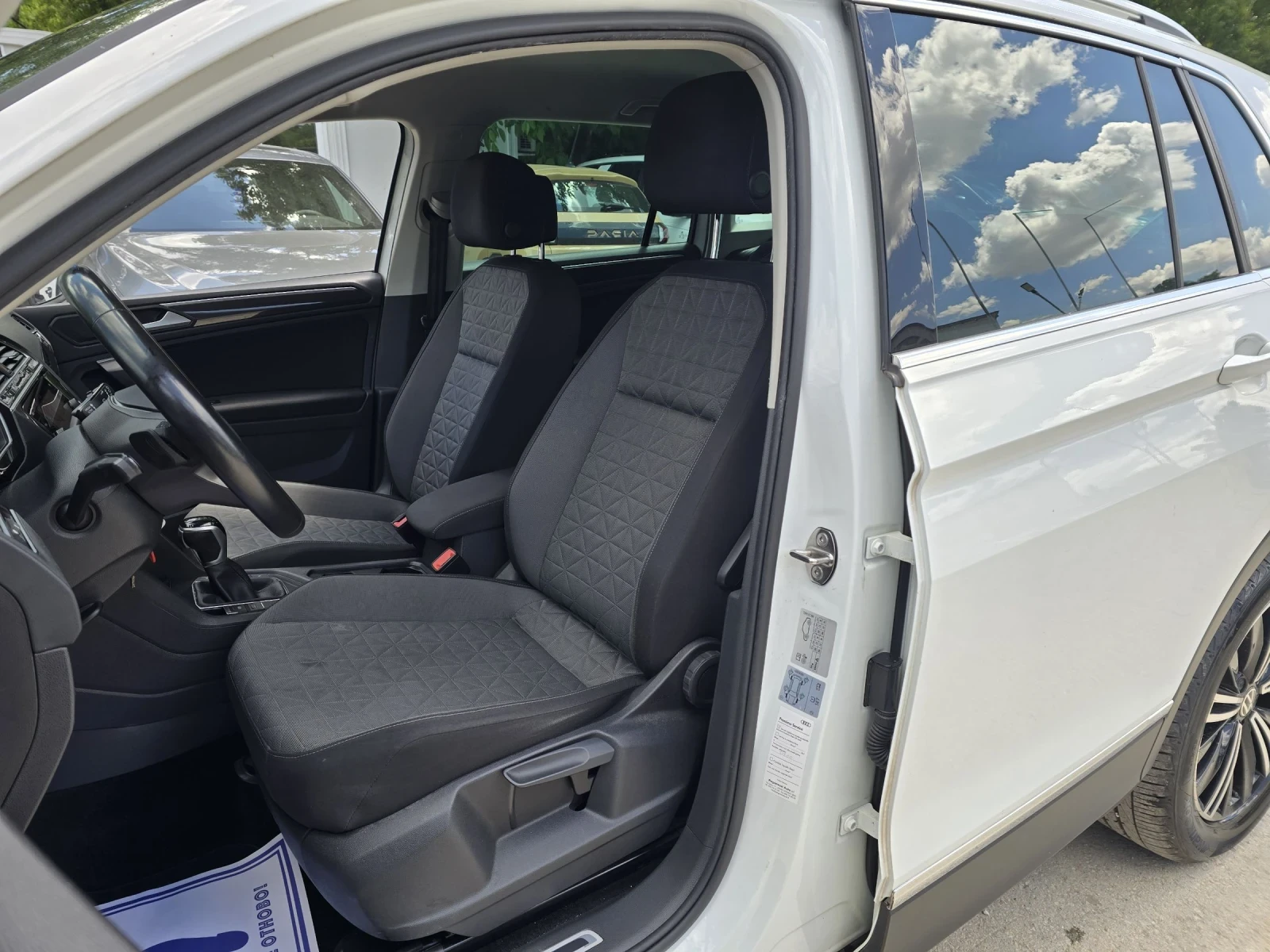 VW Tiguan 1.4 TSI EHYBRID 245к.с Топ състояние , снимка 9 - Автомобили и джипове - 54200795