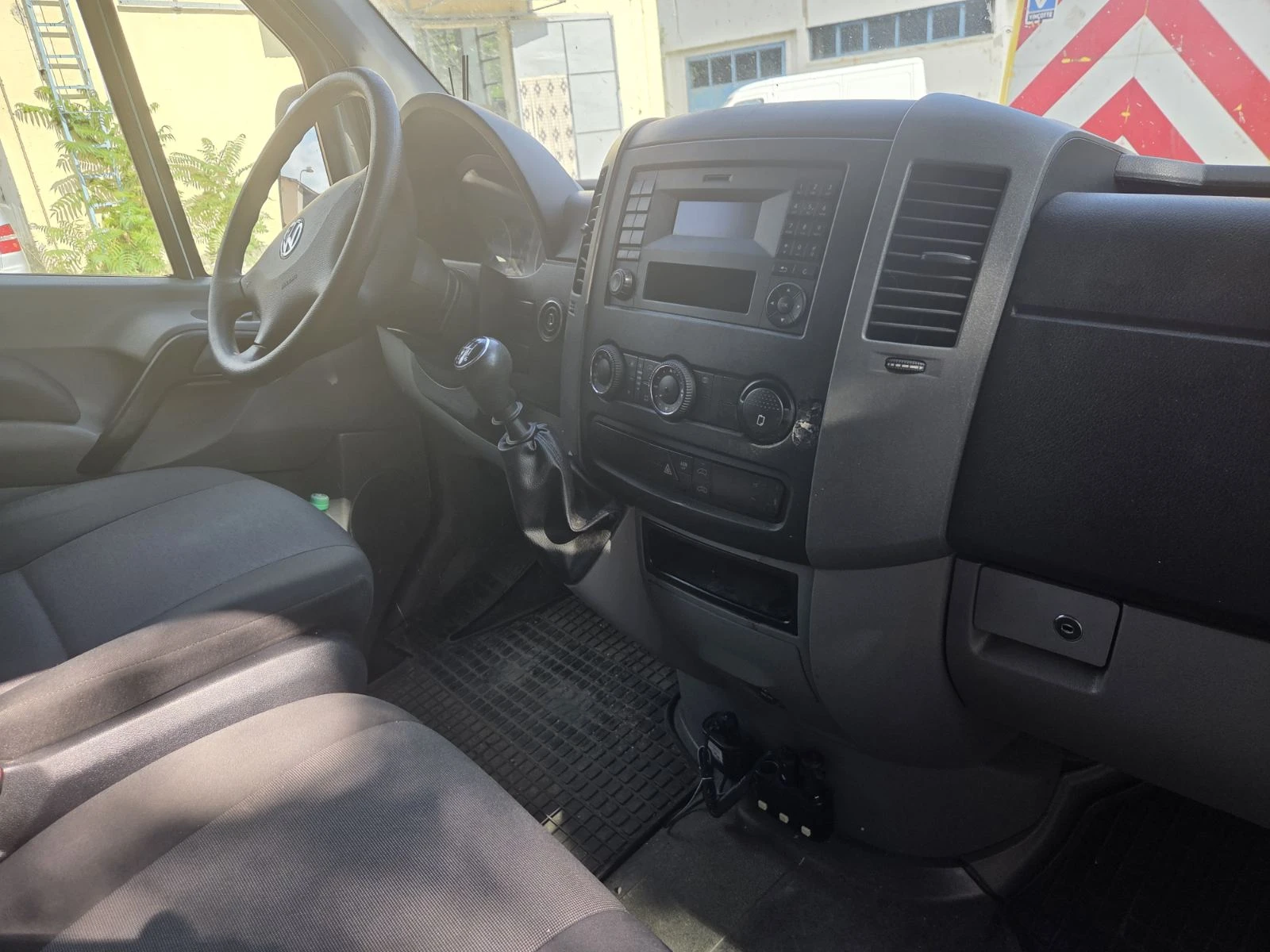 VW Crafter, снимка 5 - Бусове и автобуси - 55888360