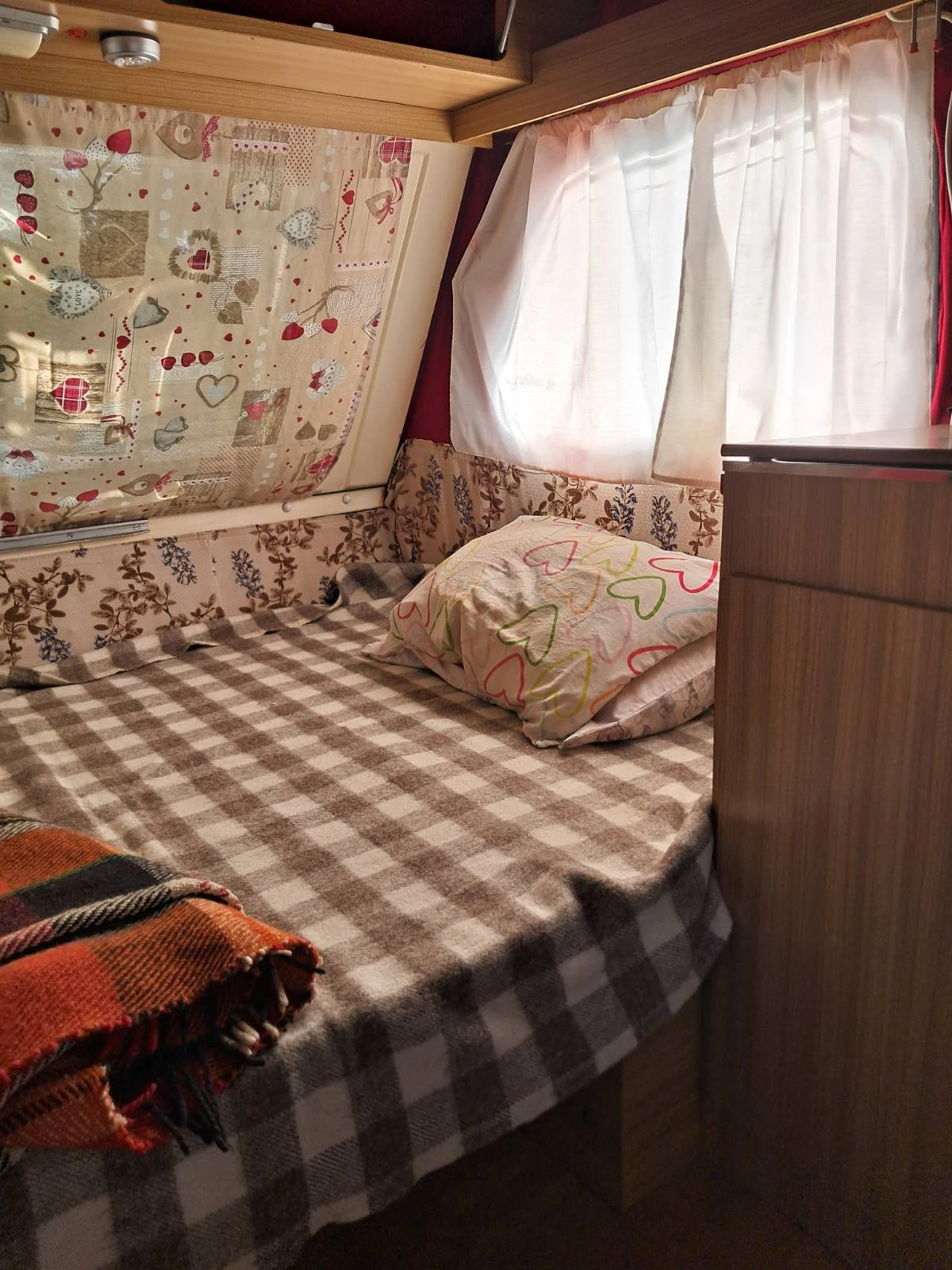 �������� ADRIA | Mobile.bg � ����������� 3