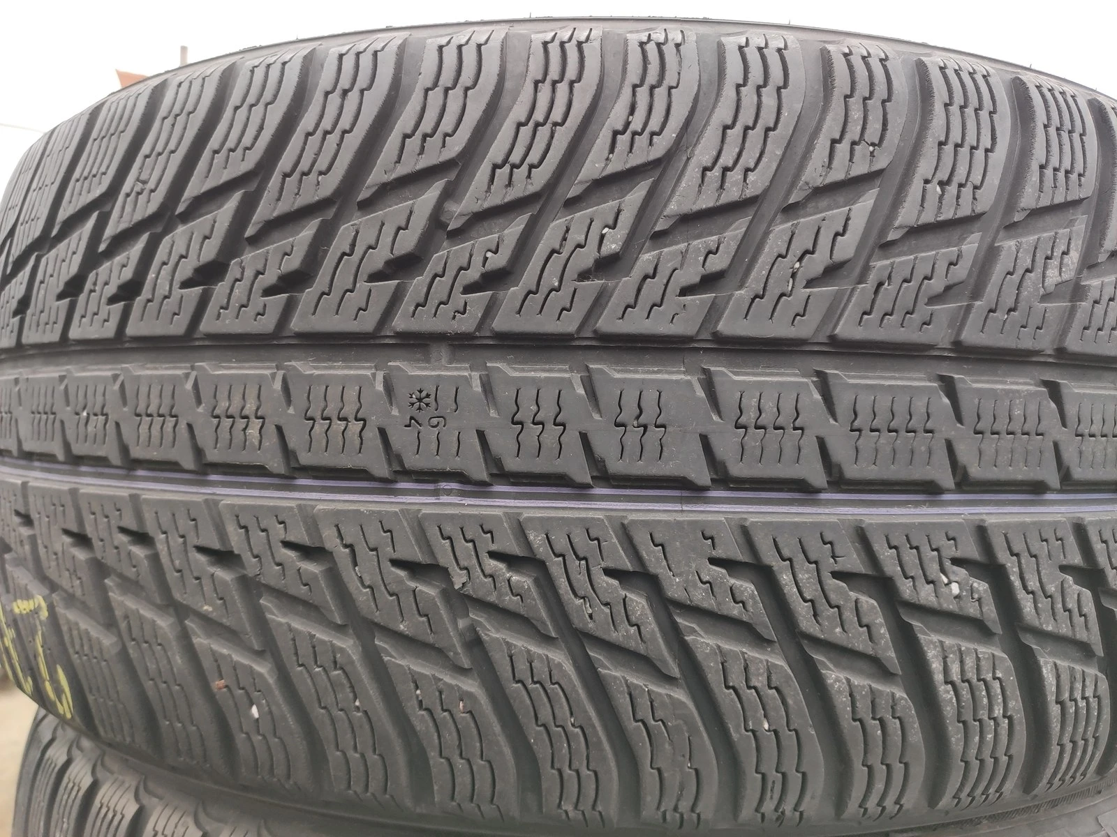 Гуми Зимни 275/40R21