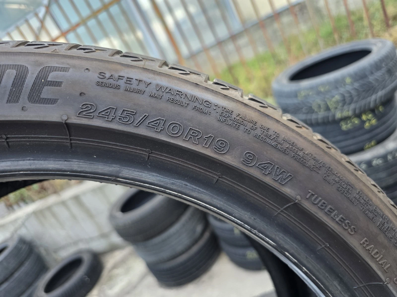 Гуми Летни 245/40R19, снимка 9 - Гуми и джанти - 56731050
