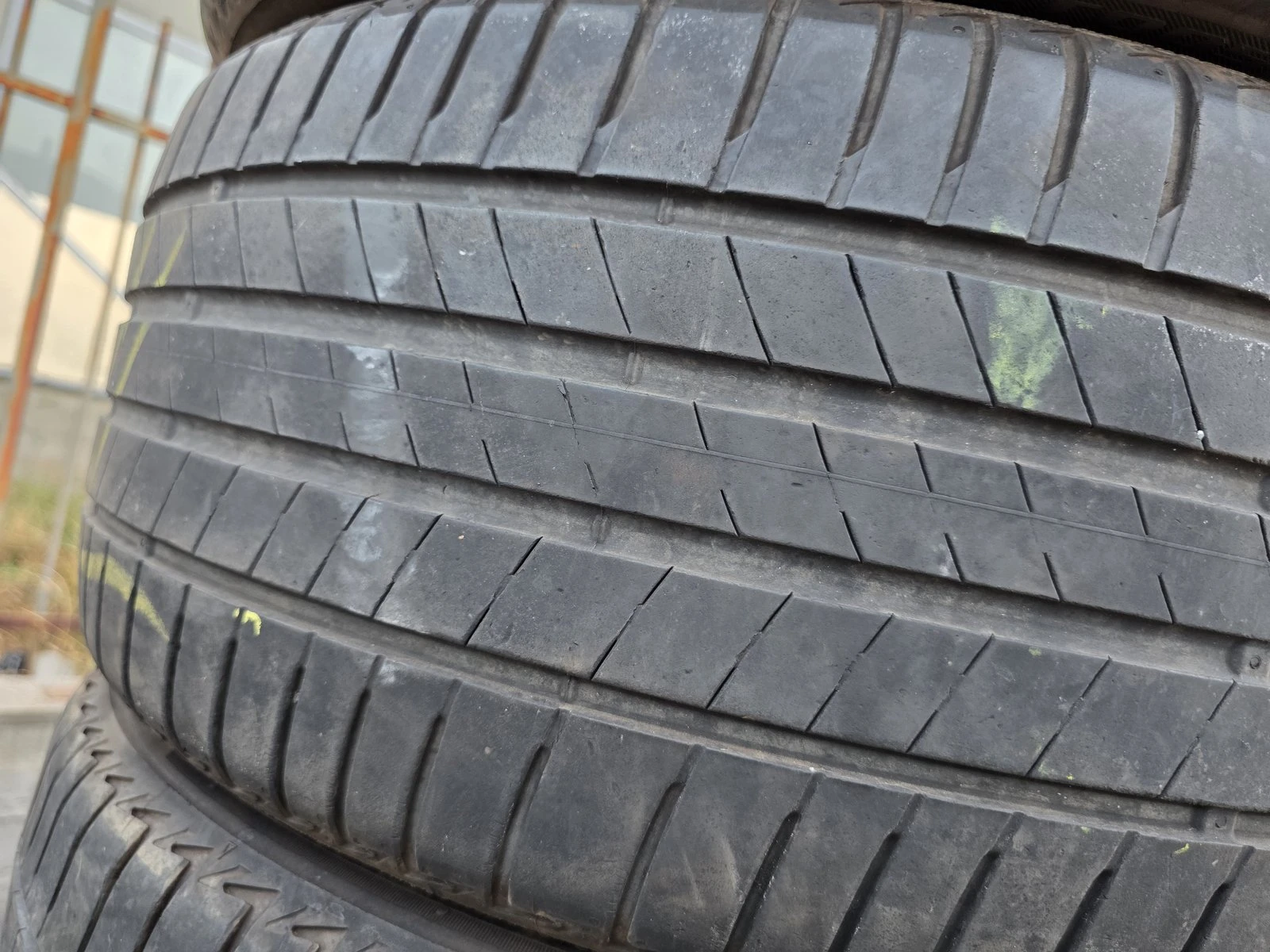 Гуми Летни 245/40R19, снимка 2 - Гуми и джанти - 56731050