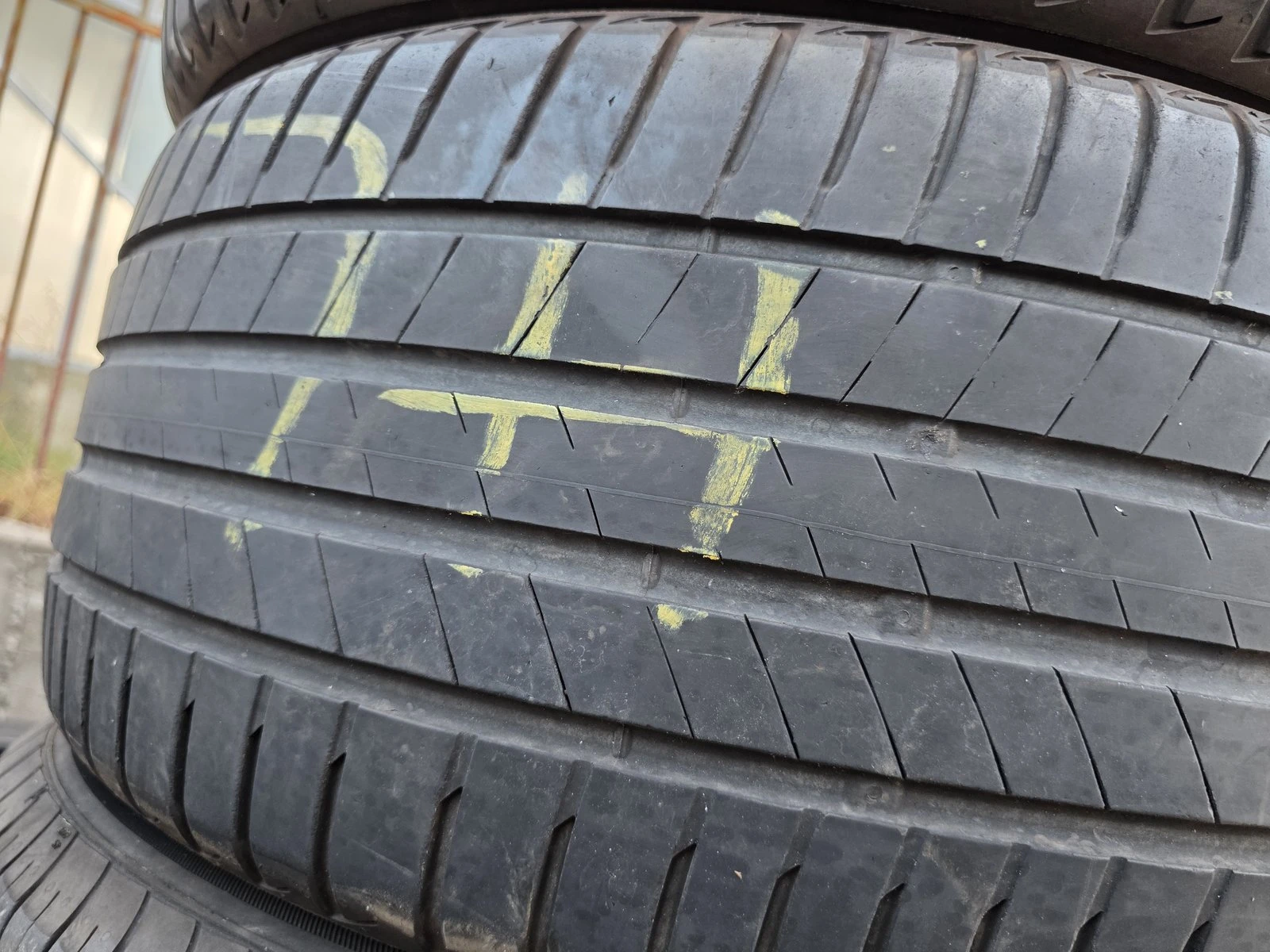 Гуми Летни 245/40R19, снимка 4 - Гуми и джанти - 56731050
