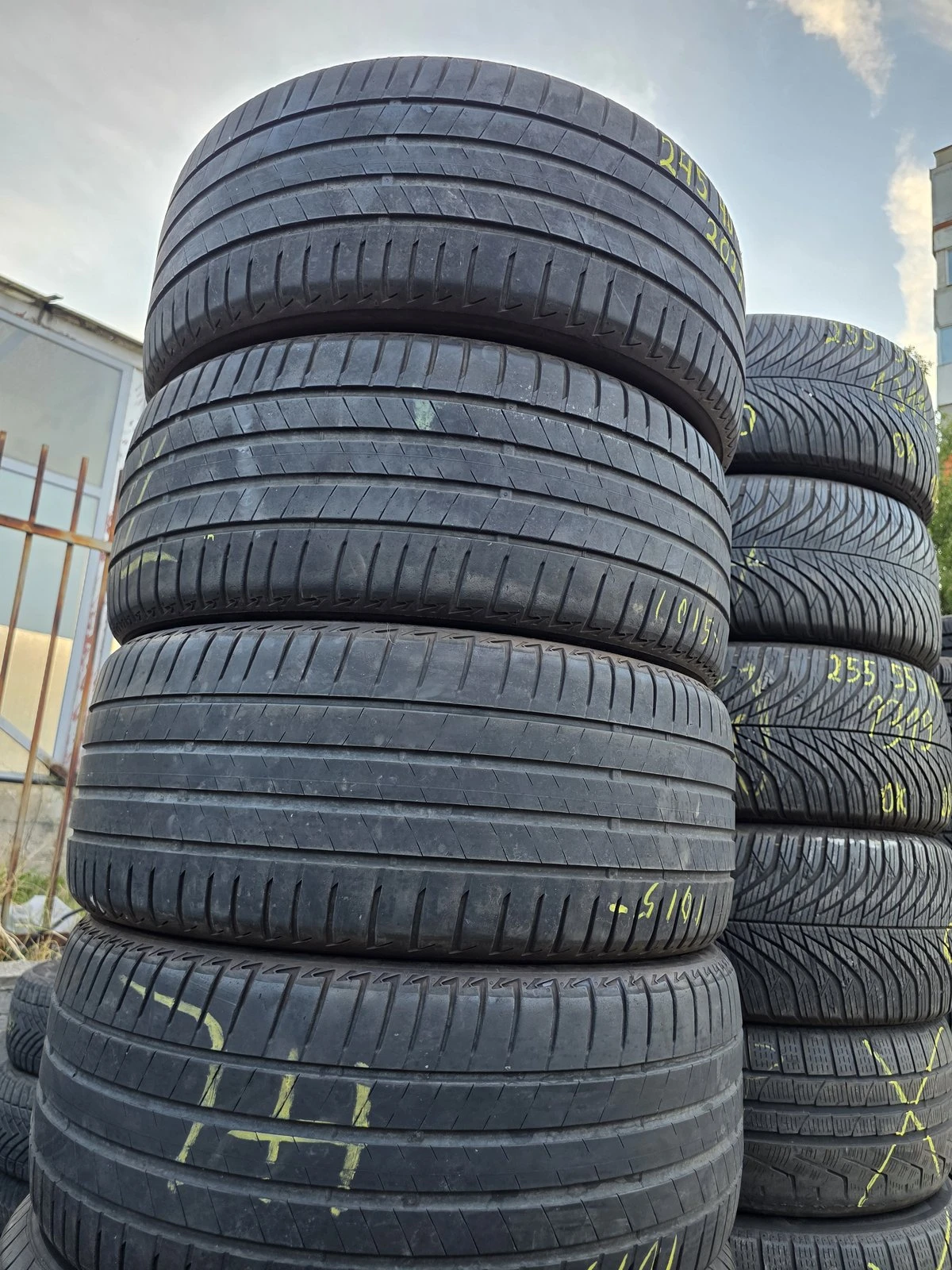 Гуми Летни 245/40R19, снимка 5 - Гуми и джанти - 56731050