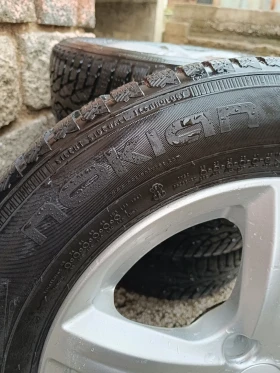 Гуми с джанти Nokian 195/65R15, снимка 5 - Гуми и джанти - 48760298