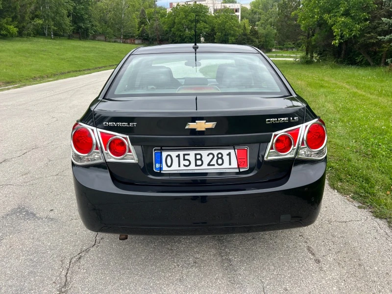 Chevrolet Cruze 1.6i/114p.s-Sedan, снимка 6 - Автомобили и джипове - 46410916