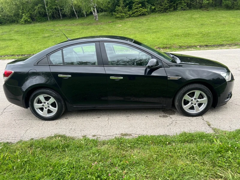 Chevrolet Cruze 1.6i/114p.s-Sedan, снимка 8 - Автомобили и джипове - 46410916