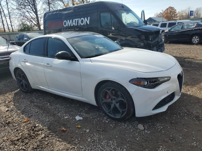 Alfa Romeo Giulia СЕРВИЗНА ИСТОРИЯ| СЧУПЕН ФАР, снимка 4 - Автомобили и джипове - 48490670