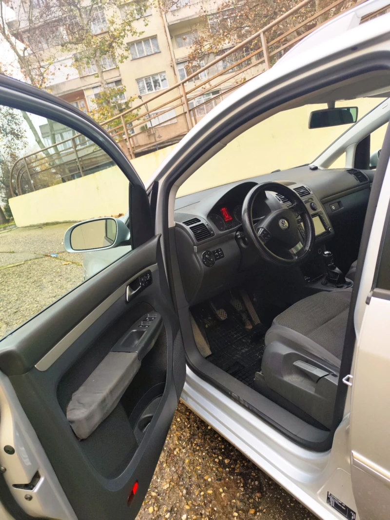 VW Touran 2.0 140 к.с. 6+ 1 , снимка 6 - Автомобили и джипове - 52512199