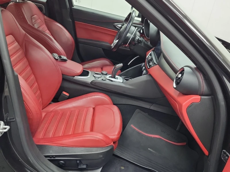 Alfa Romeo Giulia * TI SPORT* AWD* CARFAX* АВТОКРЕДИТ* , снимка 8 - Автомобили и джипове - 52724398