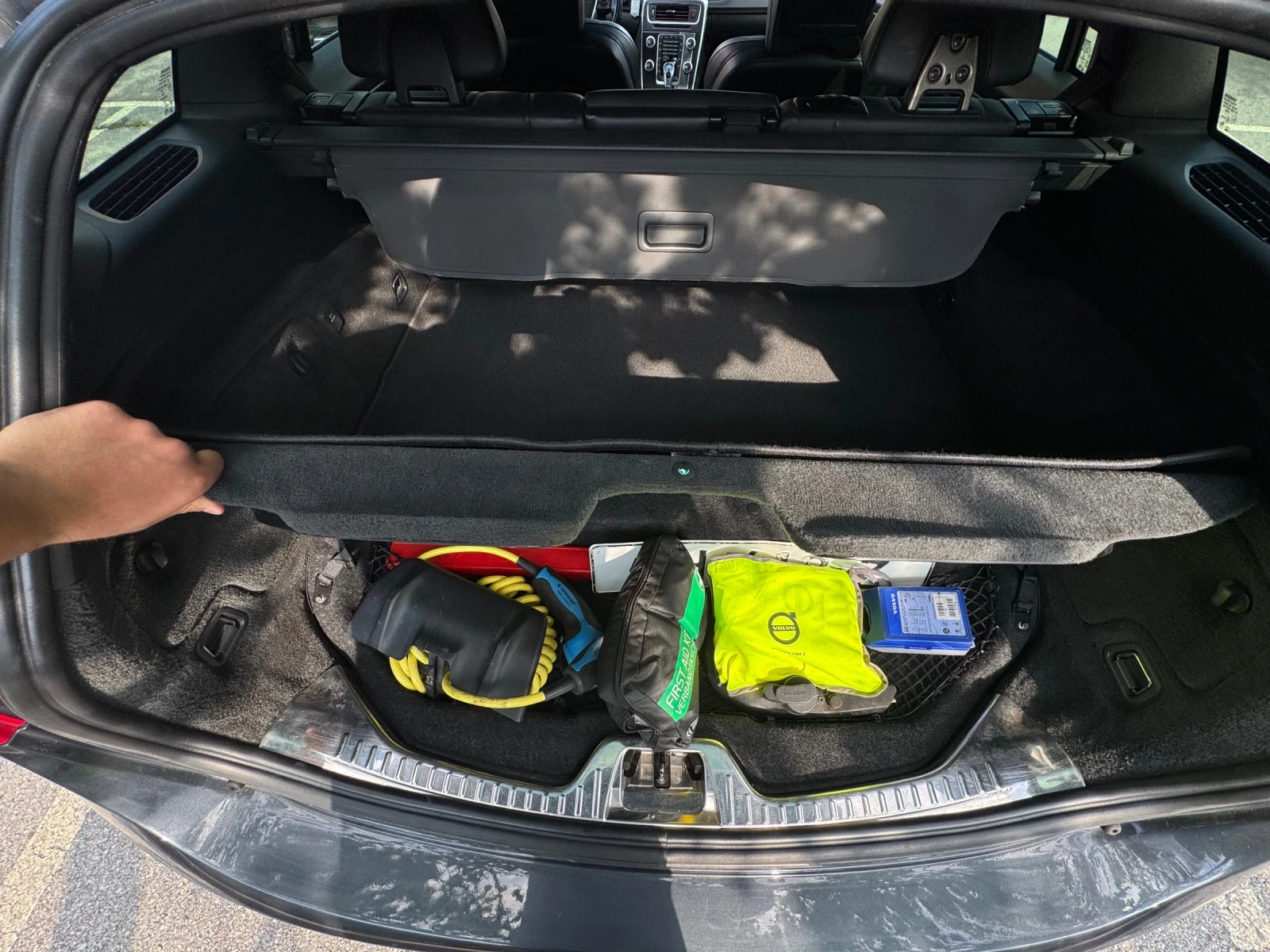 Volvo V60 2.4D Plug-in R-Design TV/ Harman Kardon/ /44 | Mobile.bg   13