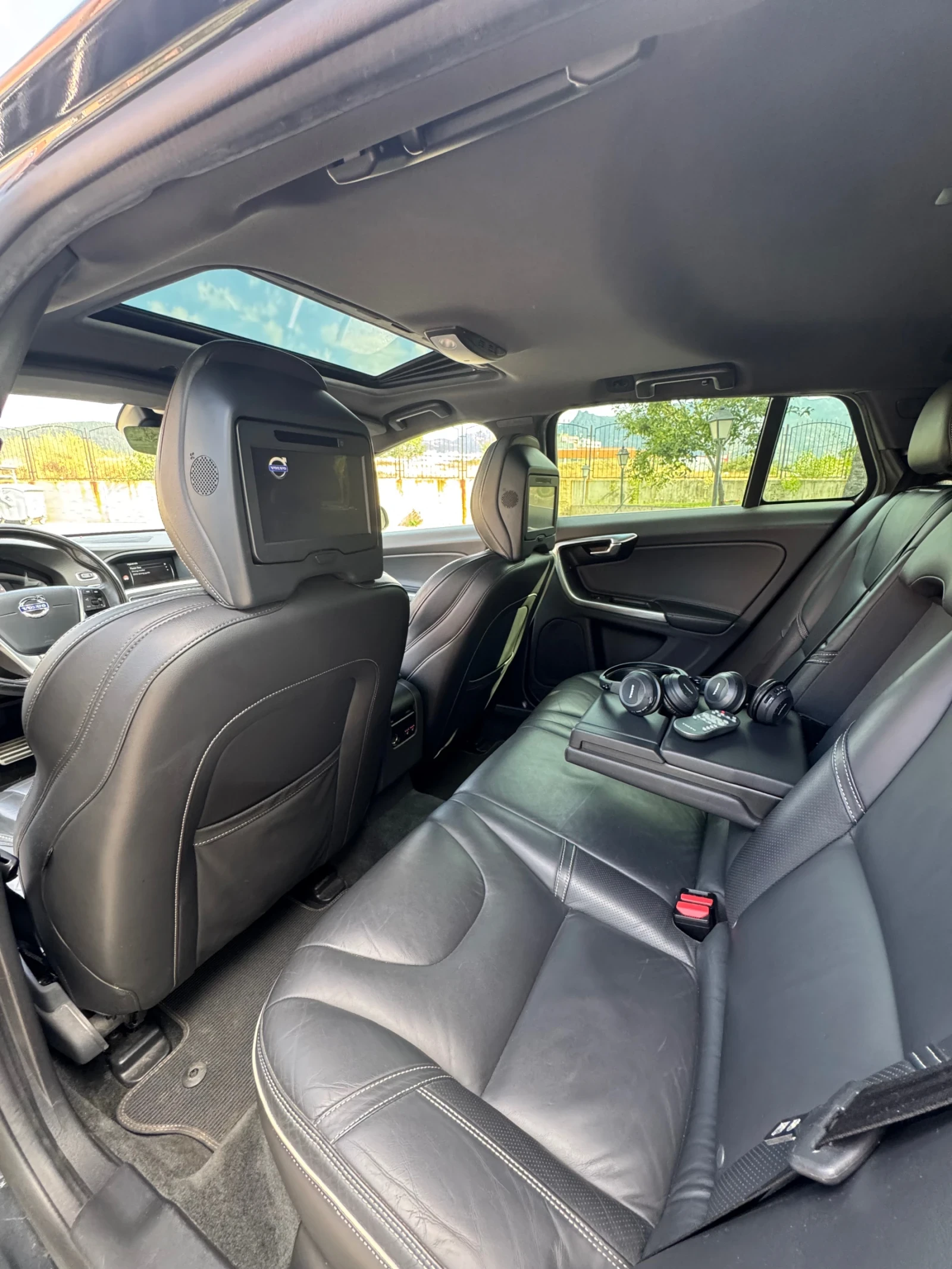 Volvo V60 2.4D Plug-in R-Design TV/ Harman Kardon/ /44 | Mobile.bg   12