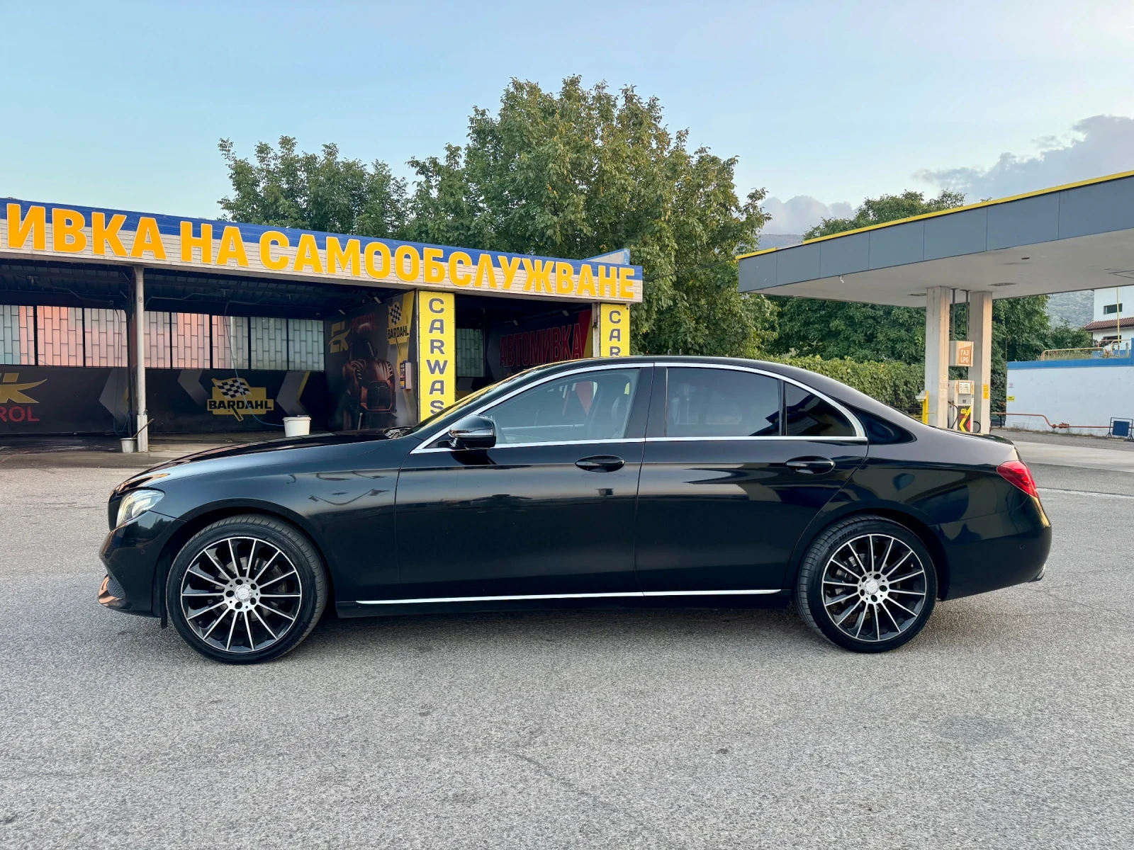 Mercedes-Benz E 220 CDI Digital 9G 360  Head Up Реални Км! - изображение 4