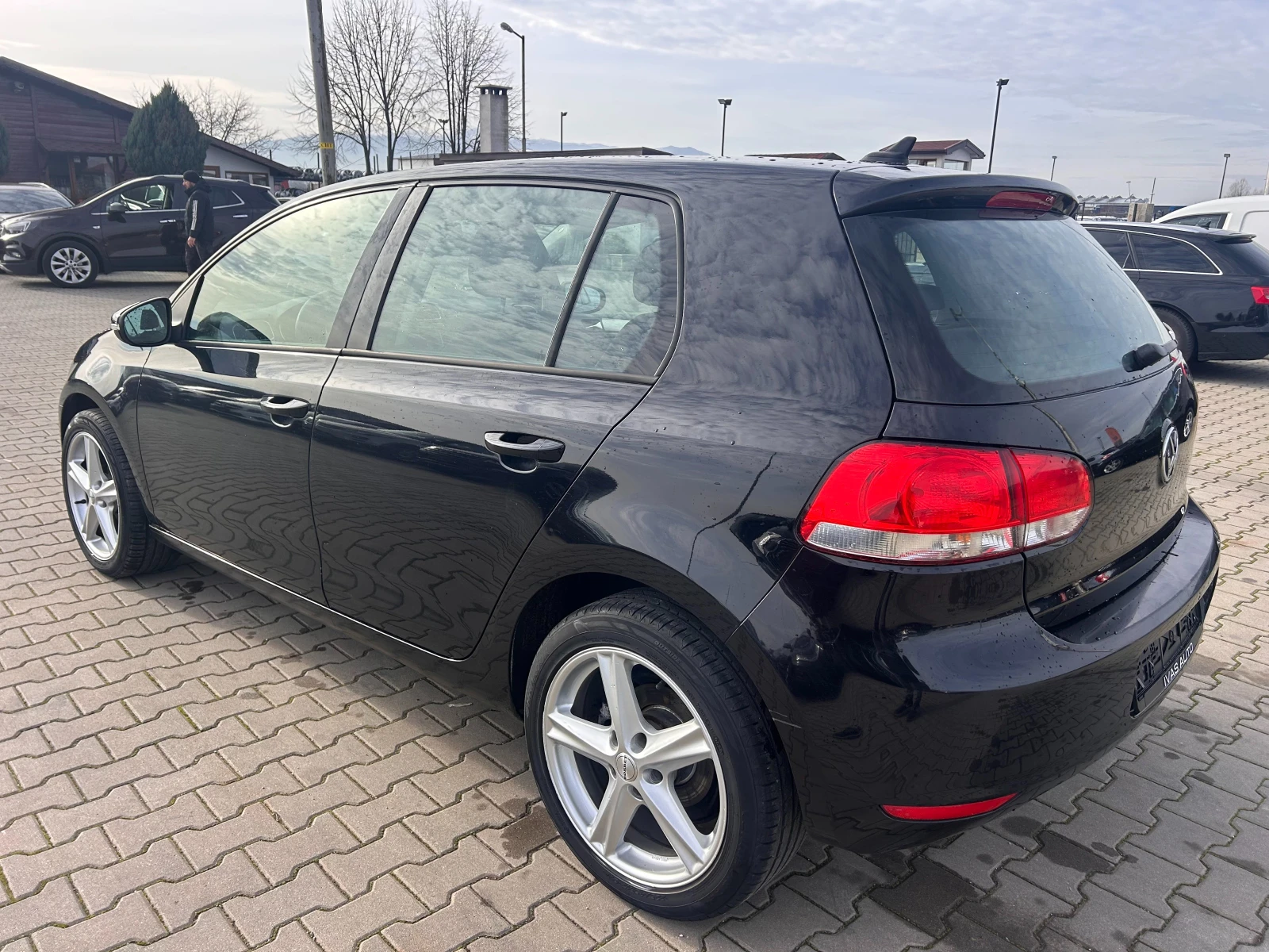 VW Golf 1.6i NAVI EURO 5 - изображение 8