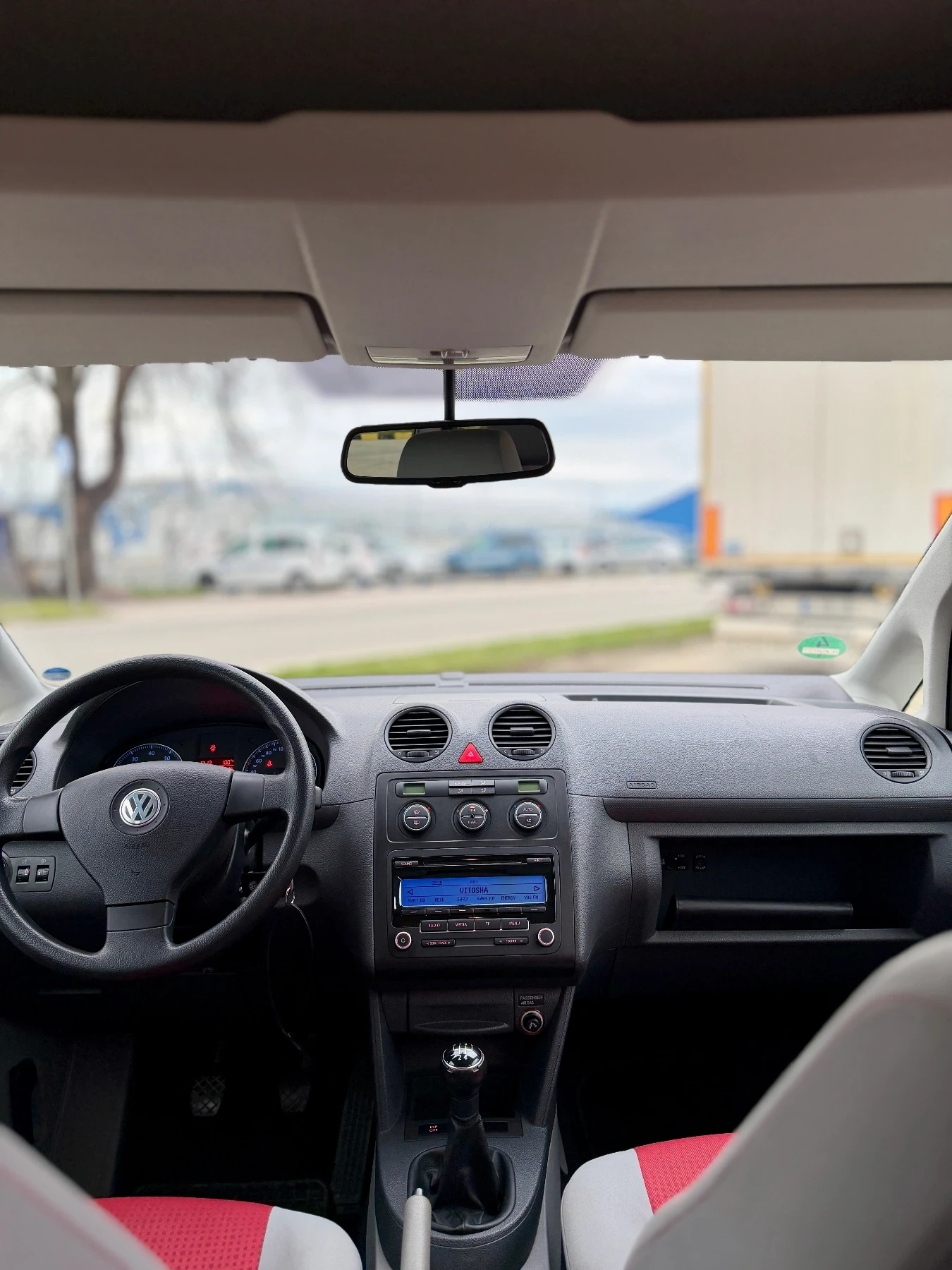 VW Caddy 1.6 Life 163 хил км 102 hp - изображение 9