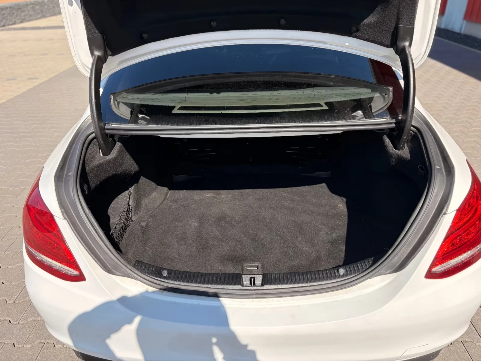 Mercedes-Benz C 220 AMG / 7G Tronic / LED / 1 СОБСТВЕНИК, снимка 5 - Автомобили и джипове - 54416721
