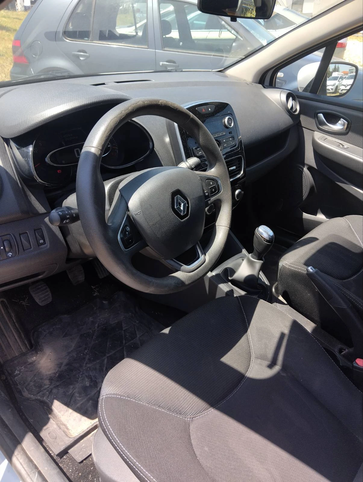 Renault Clio 1.5dCi, снимка 5 - Автомобили и джипове - 55088757