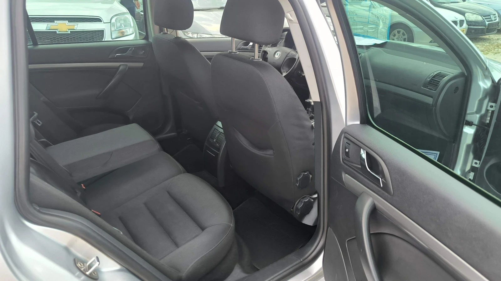 Skoda Octavia 2.0TD automatic , снимка 9 - Автомобили и джипове - 55121872
