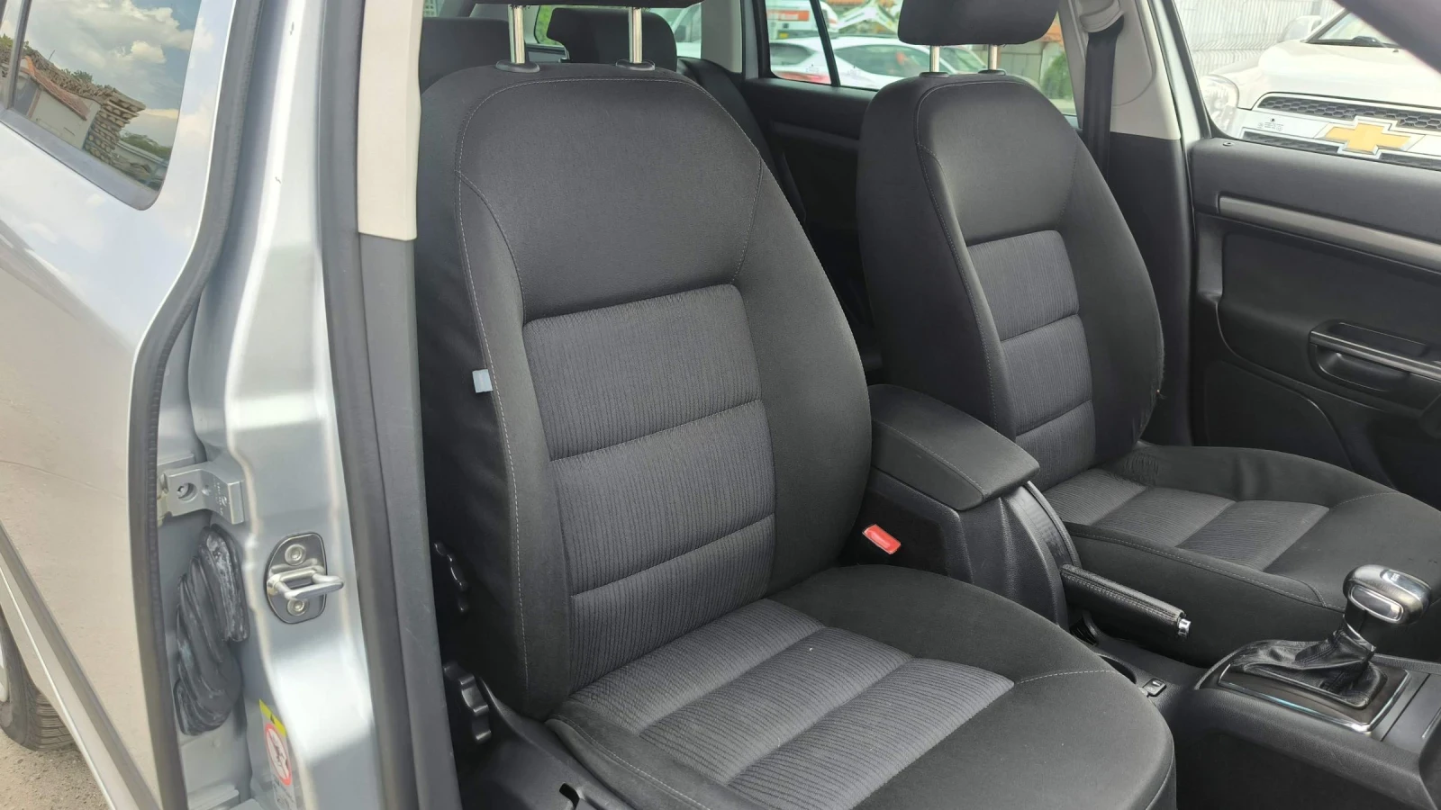 Skoda Octavia 2.0TD automatic , снимка 7 - Автомобили и джипове - 55121872