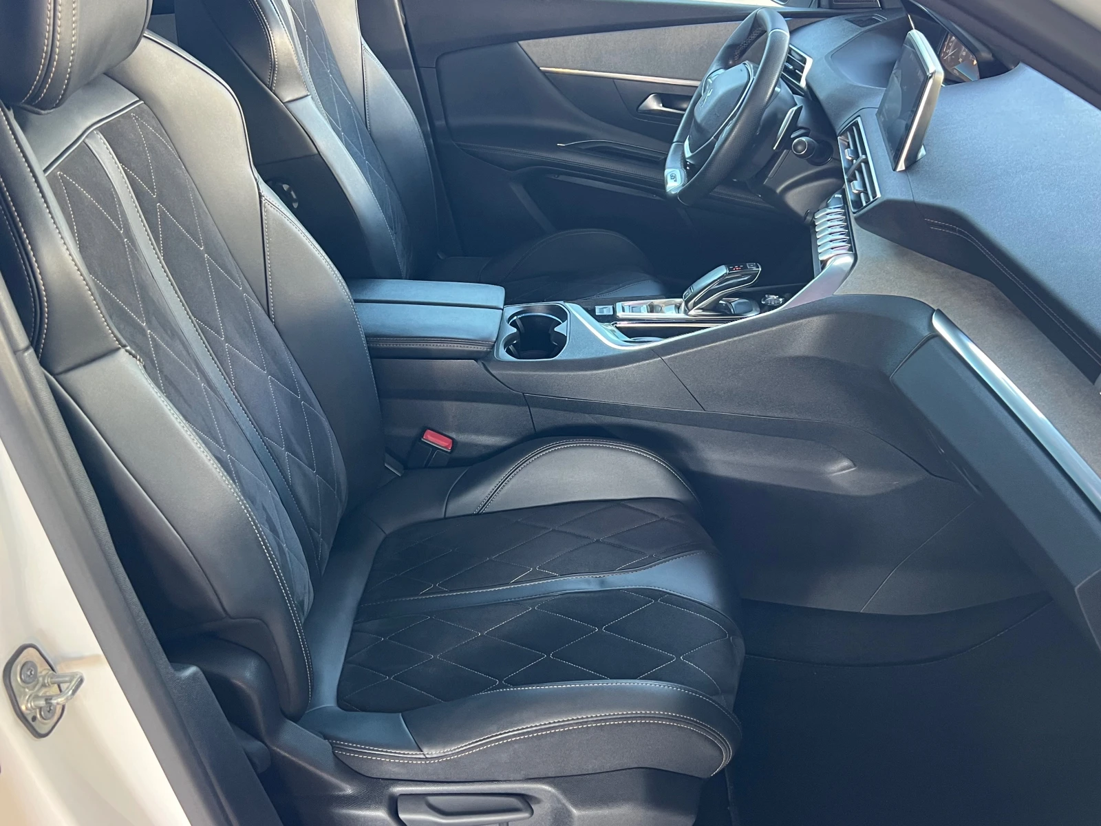 Peugeot 3008 2.0 BLUE-HDI, GT LINE, LED, PANO, DISTR, CAMERA-36, снимка 10 - Автомобили и джипове - 55479631