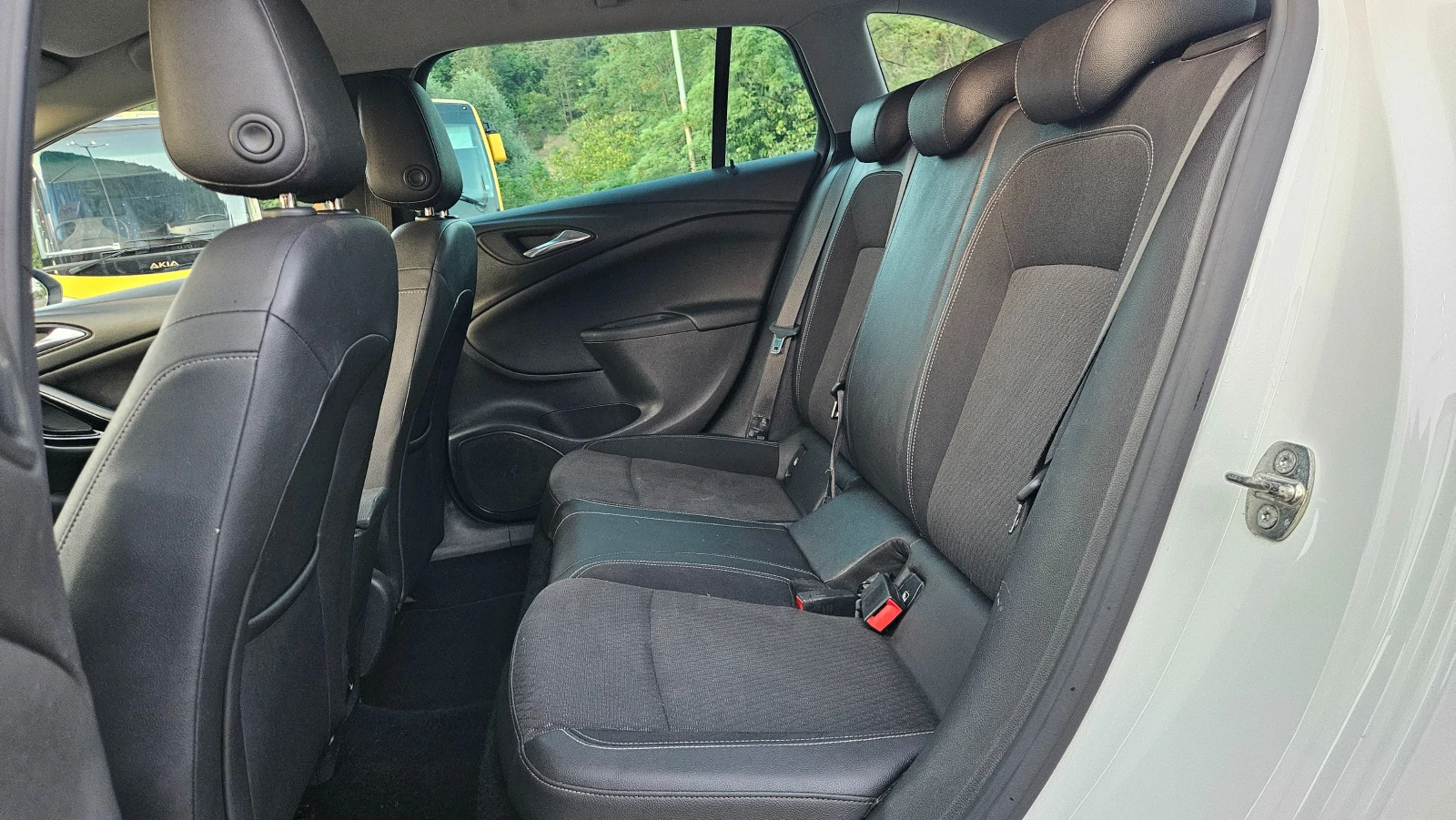 Opel Astra 1.6 CDTI NAVIG/KLIMATRONIK/6skorosti/ COSMO, снимка 14 - Автомобили и джипове - 55681600