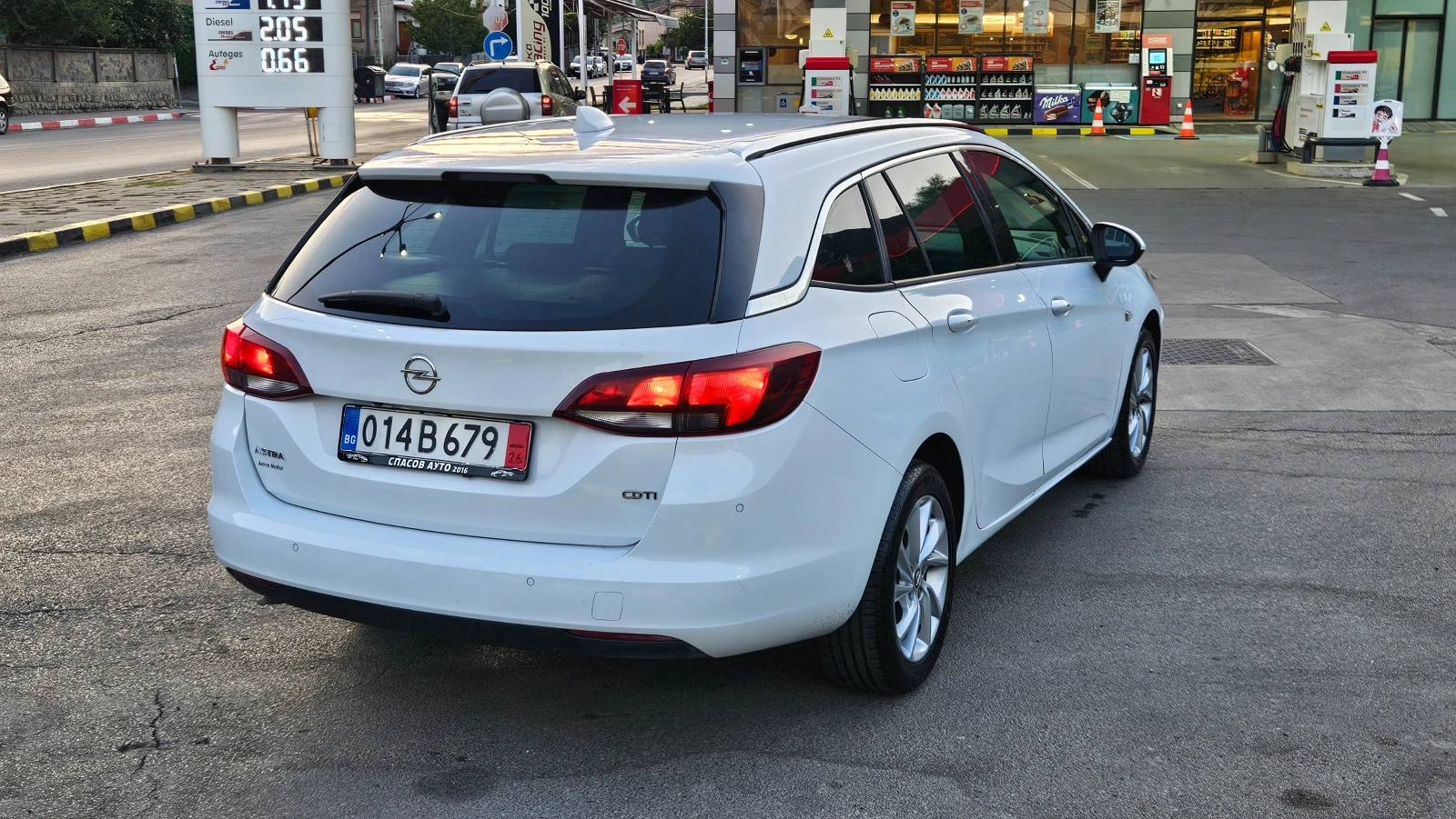 Opel Astra 1.6 CDTI NAVIG/KLIMATRONIK/6skorosti/ COSMO, снимка 6 - Автомобили и джипове - 55681600