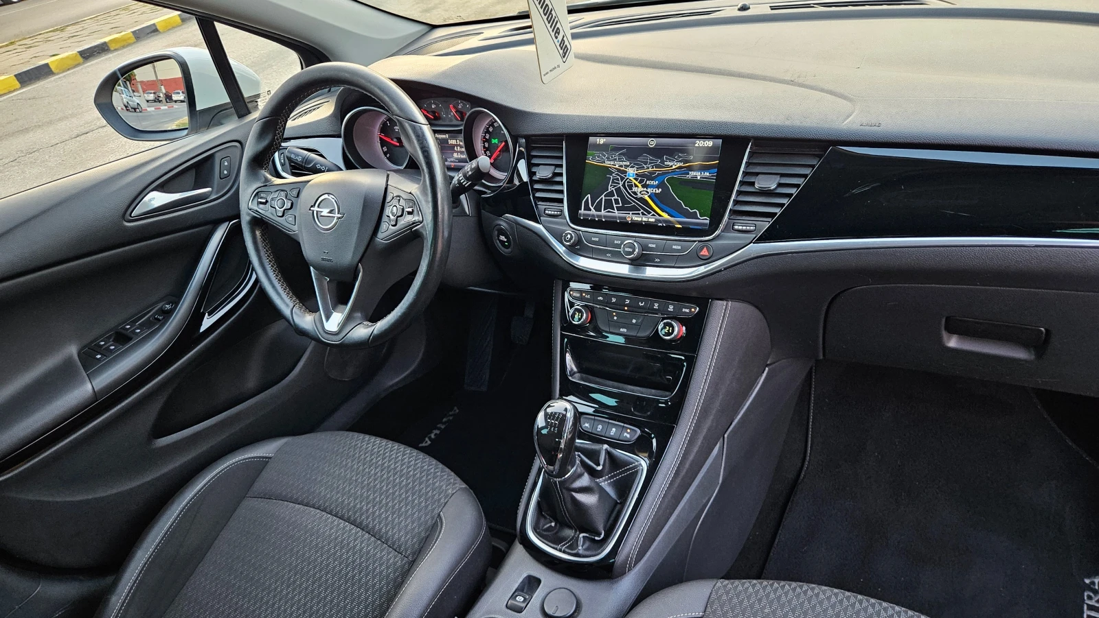 Opel Astra 1.6 CDTI NAVIG/KLIMATRONIK/6skorosti/ COSMO, снимка 11 - Автомобили и джипове - 55681600