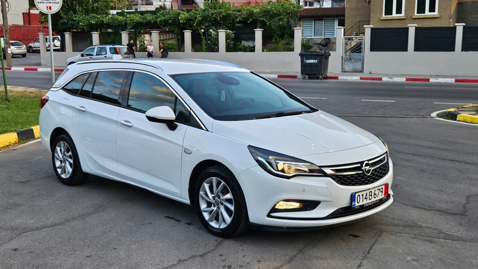 Opel Astra 1.6 CDTI NAVIG/KLIMATRONIK/6skorosti/ COSMO, снимка 8 - Автомобили и джипове - 55681600
