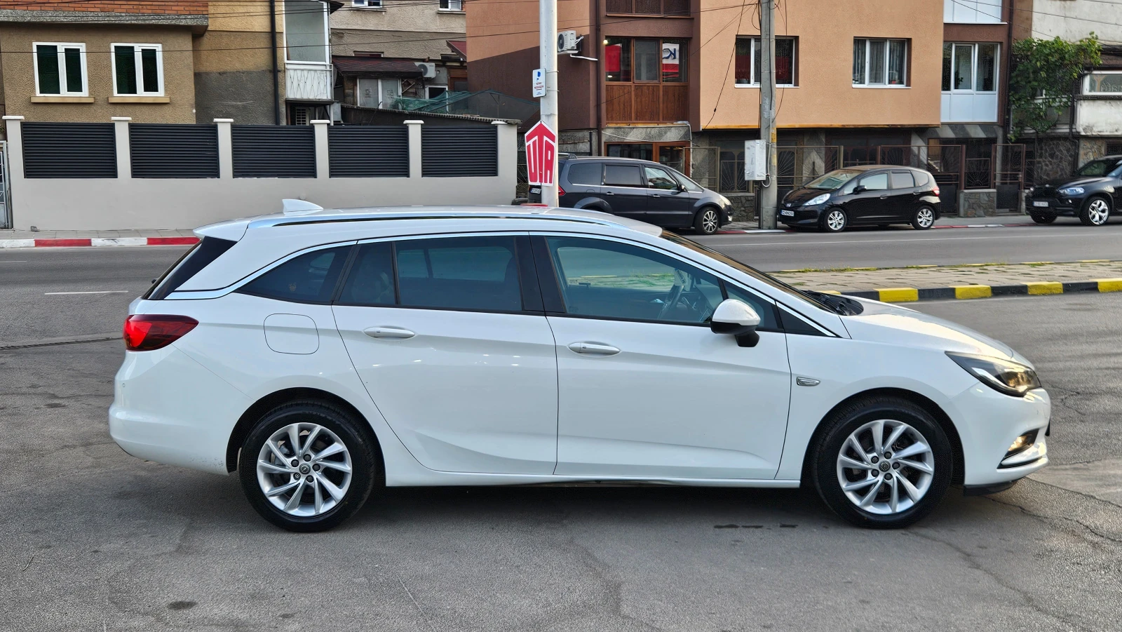 Opel Astra 1.6 CDTI NAVIG/KLIMATRONIK/6skorosti/ COSMO, снимка 7 - Автомобили и джипове - 55681600
