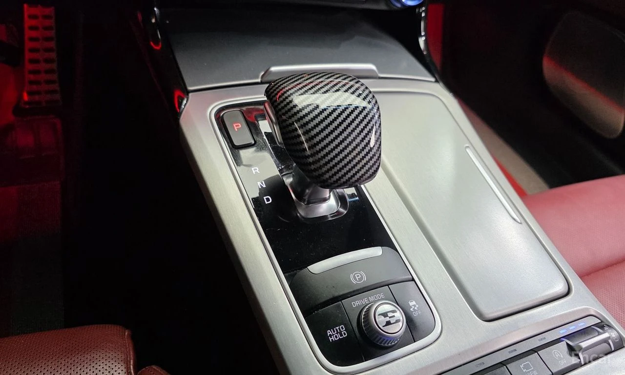 Kia Stinger 3.3* GT* AWD* DISTRONIC* 360* ПОДГРЕВ* ОБДУХВАНЕ* , снимка 11 - Автомобили и джипове - 55786347